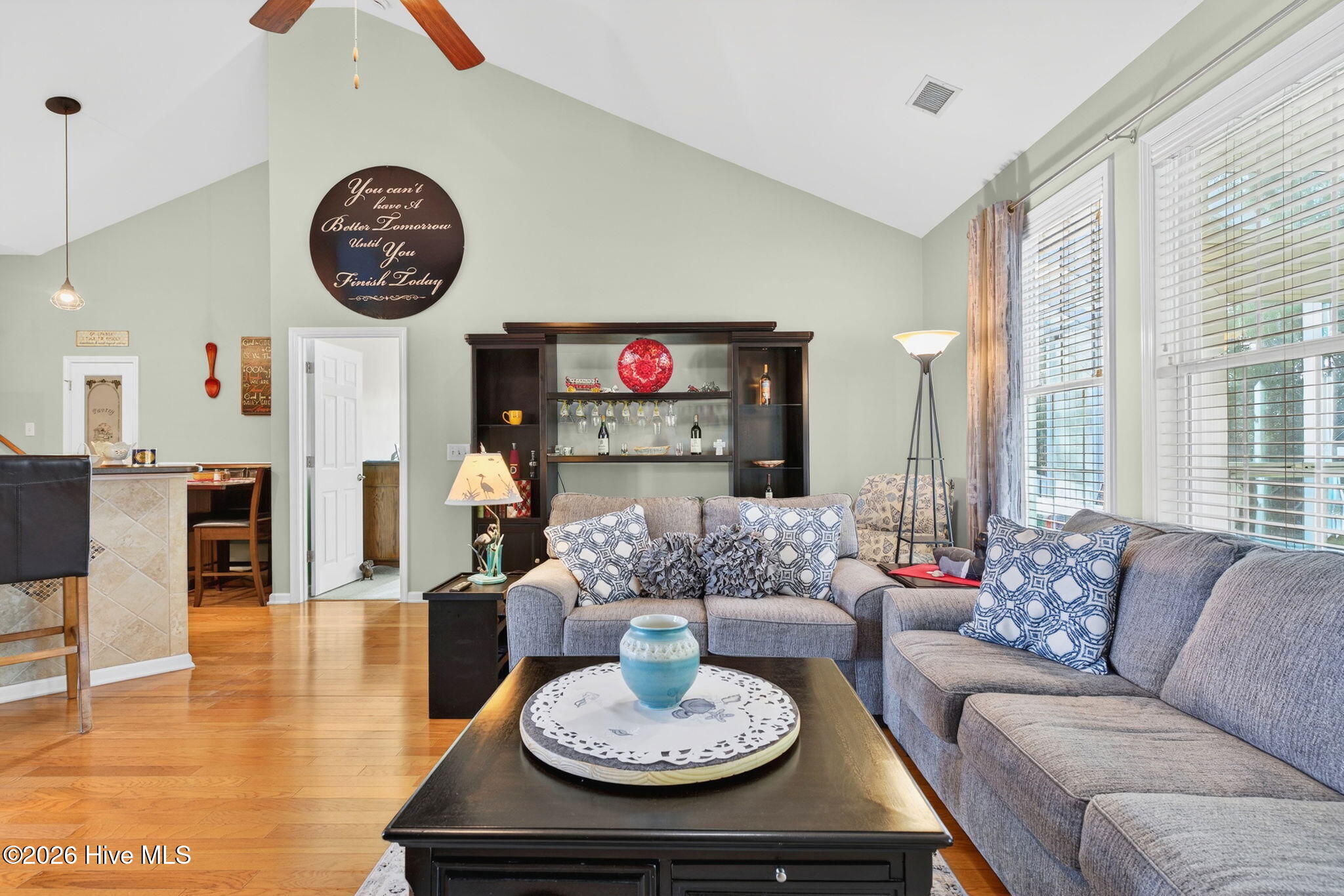 100558240 | Photo 11