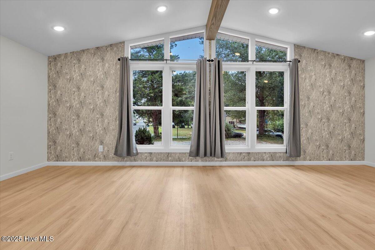 100545408 | Photo 19