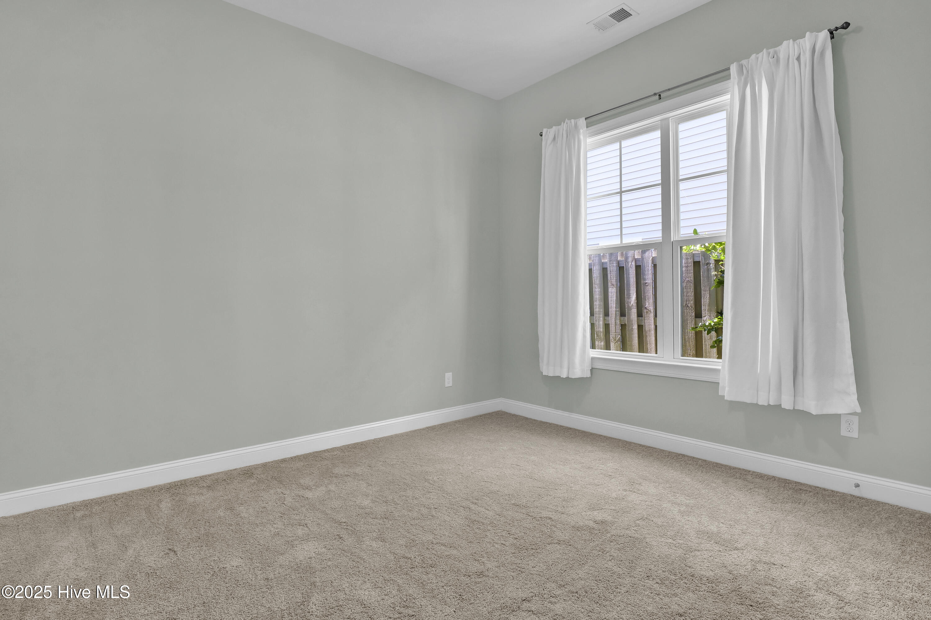 100534693 | Photo 21