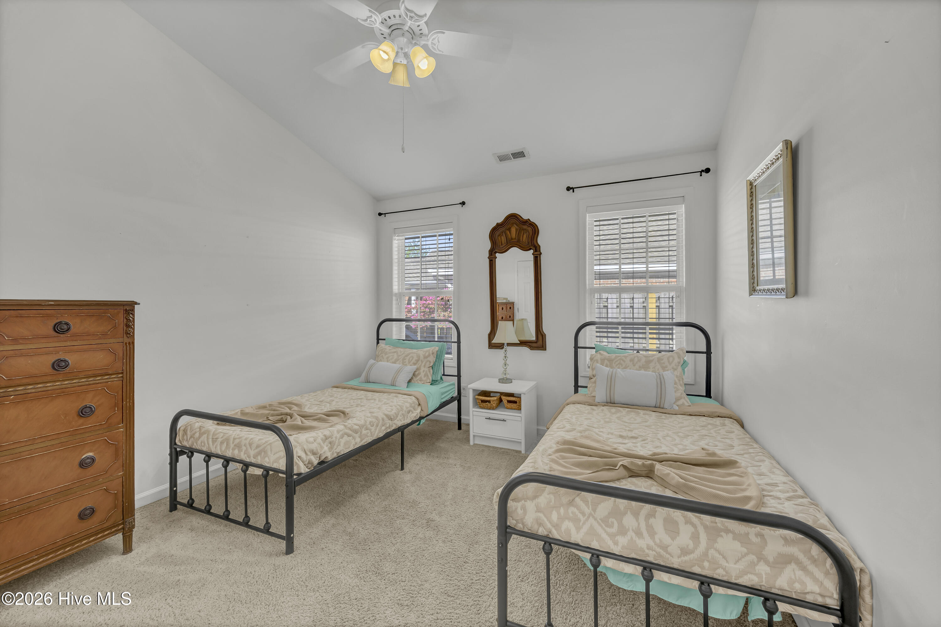 100566281 | Photo 16