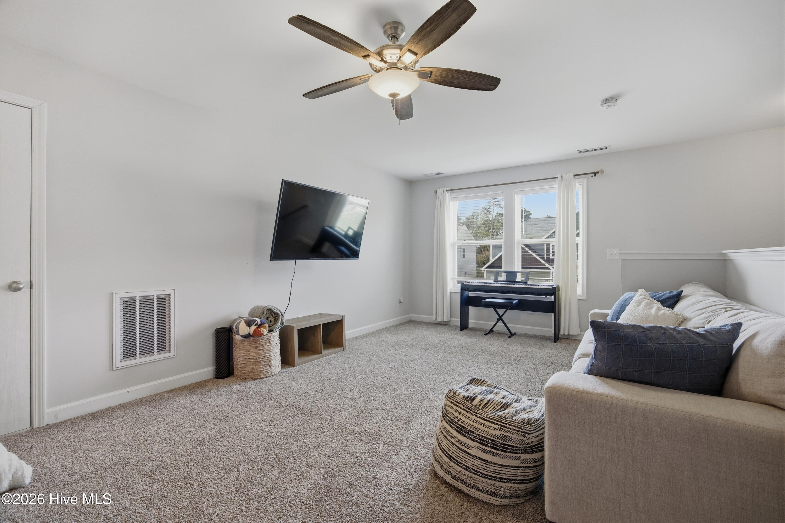 100563122 | Photo 44