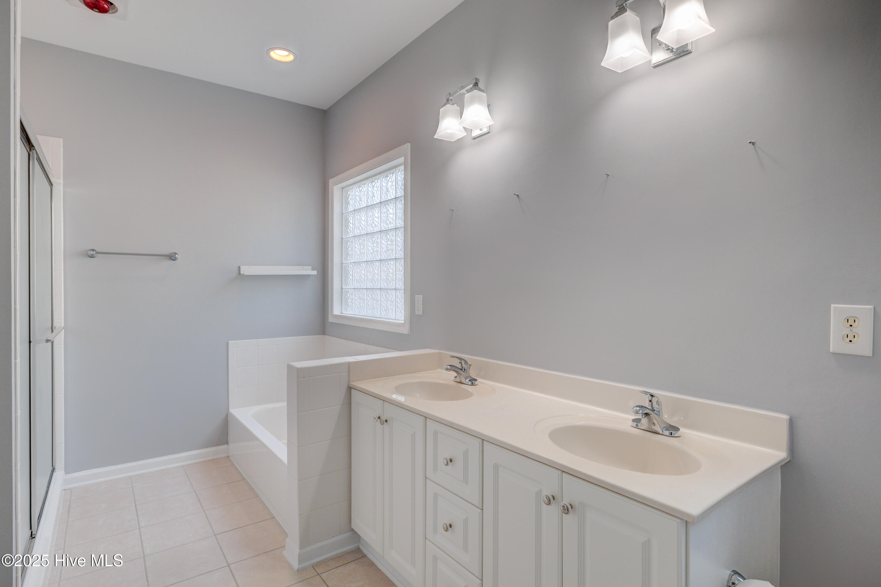 100526585 | Photo 37