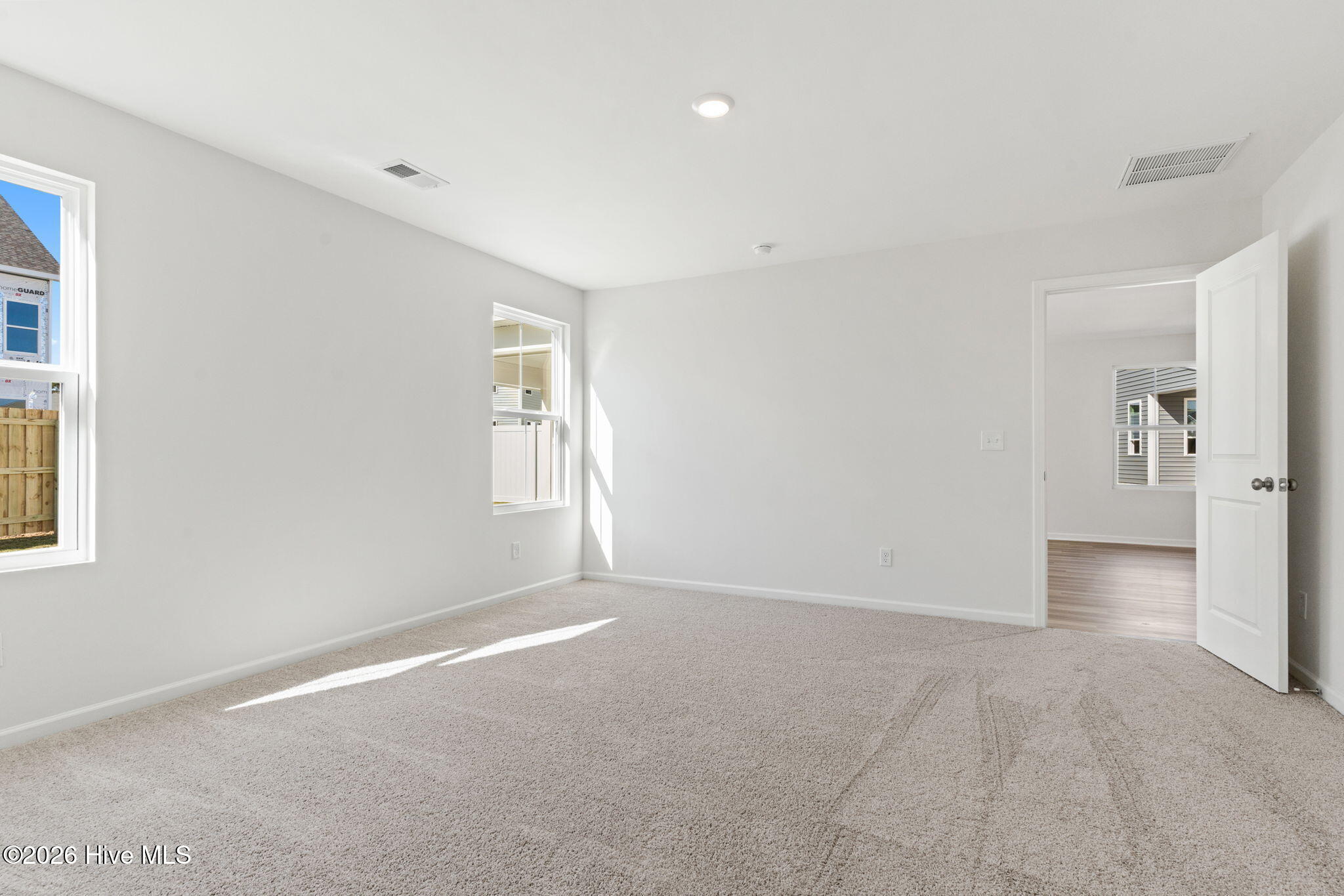 100553228 | Photo 29