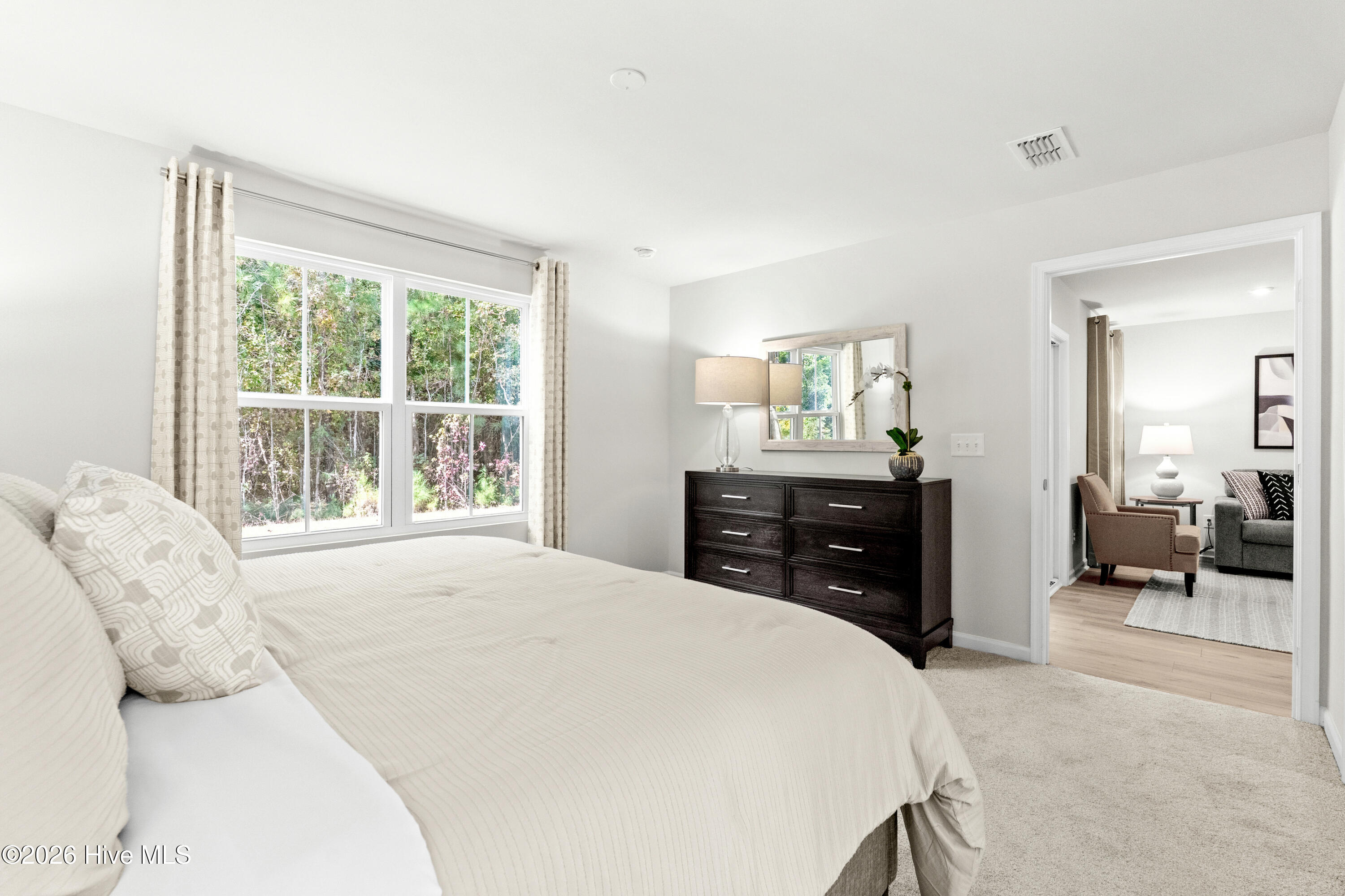 100548769 | Photo 12