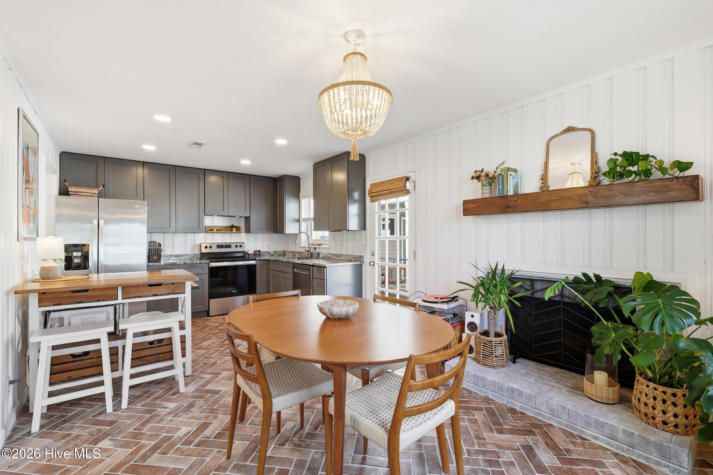 100547874 | Photo 10