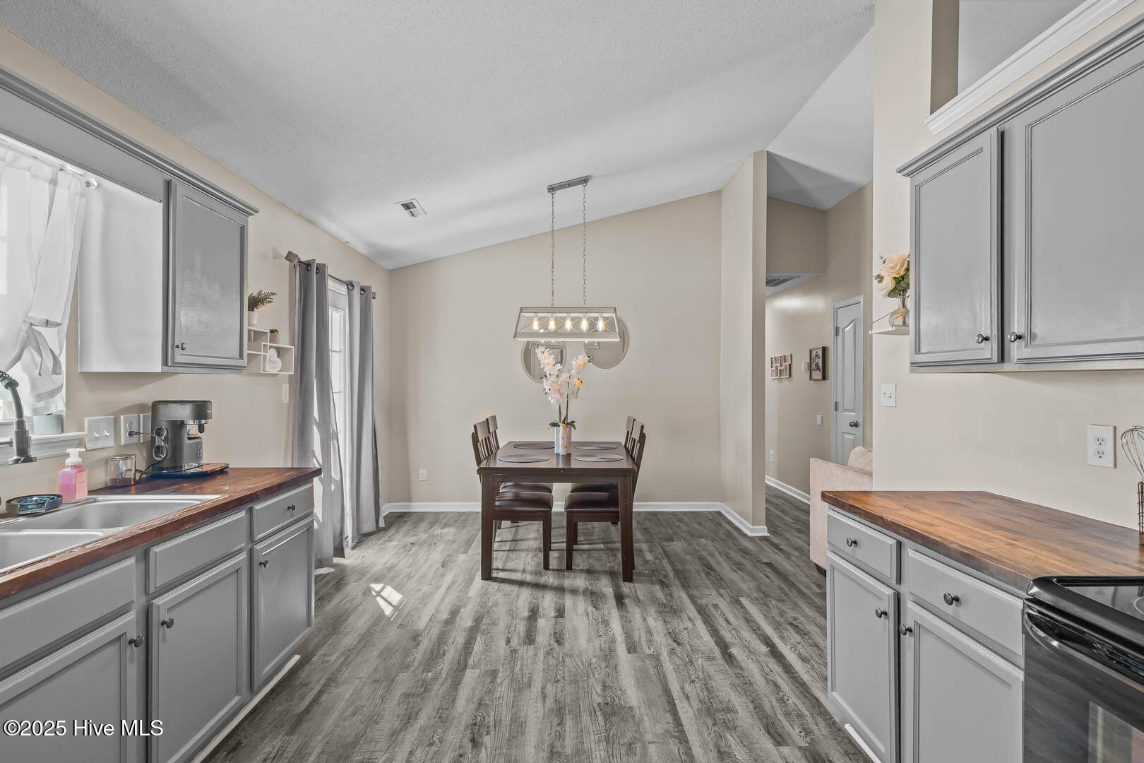 100515943 | Photo 15