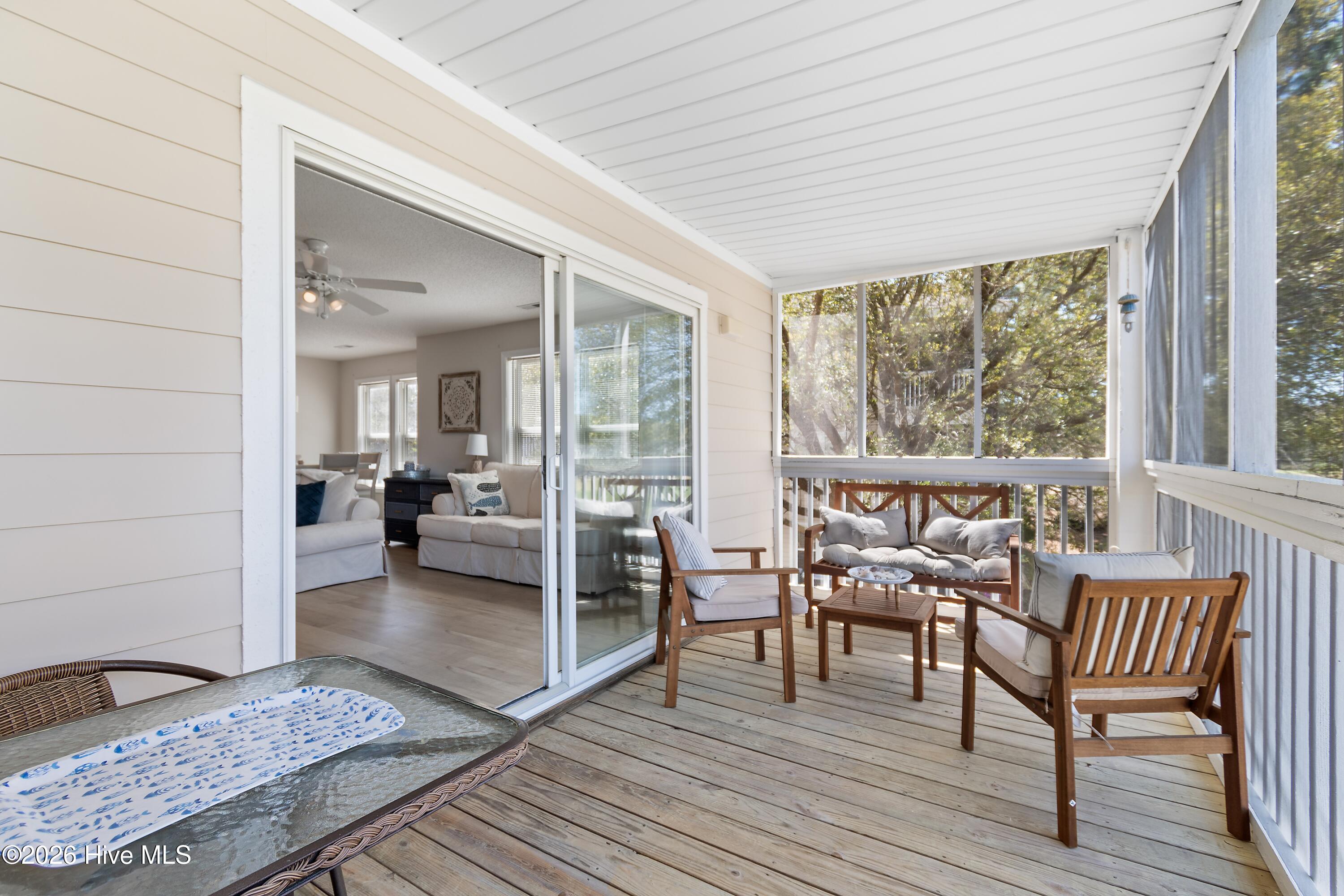 100563960 | Photo 19