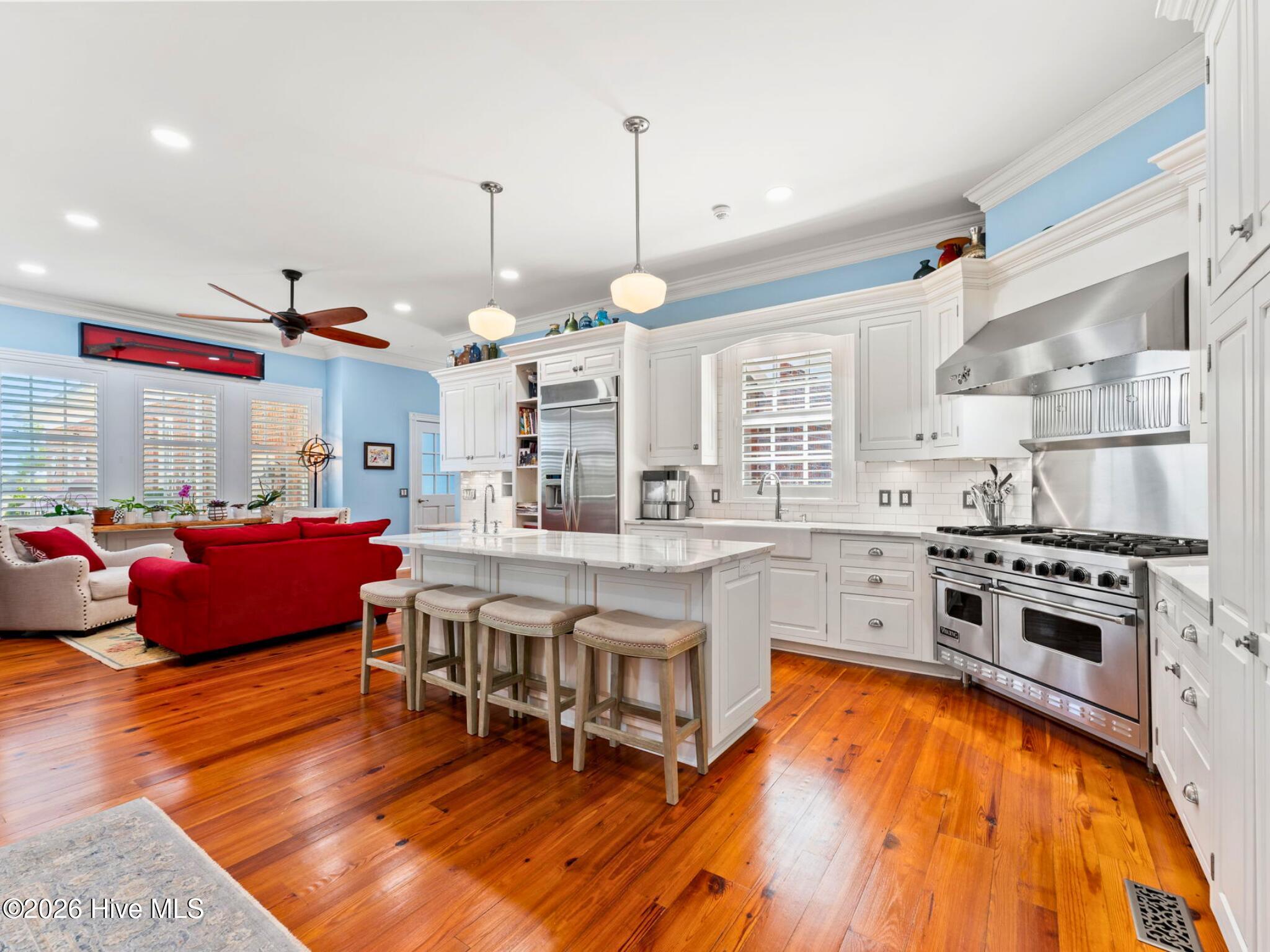 100568629 | Photo 16