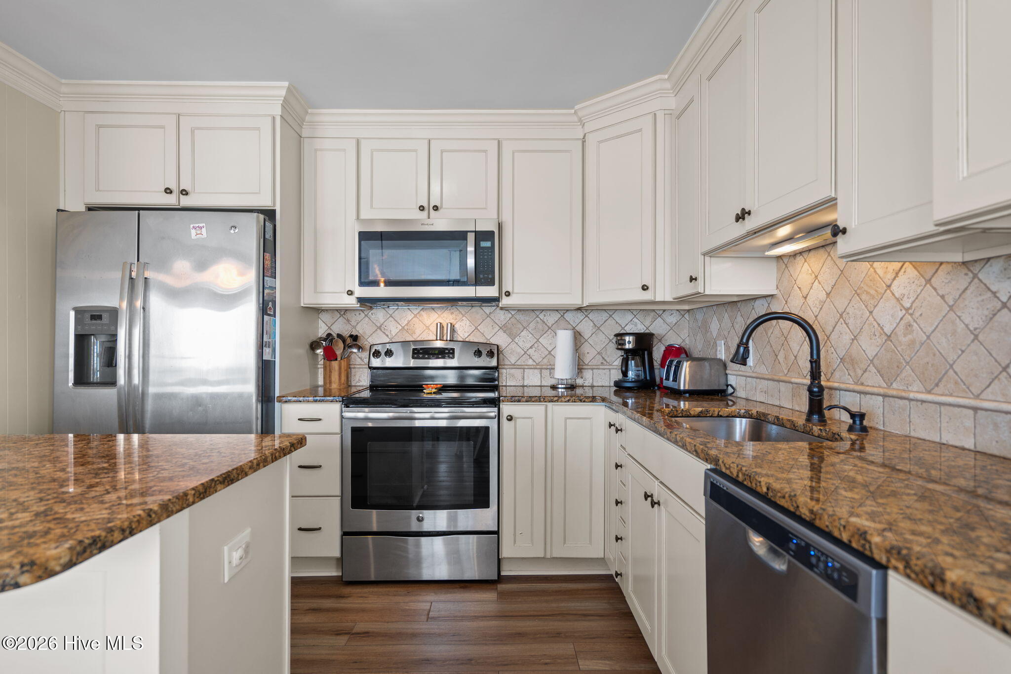 100568045 | Photo 17