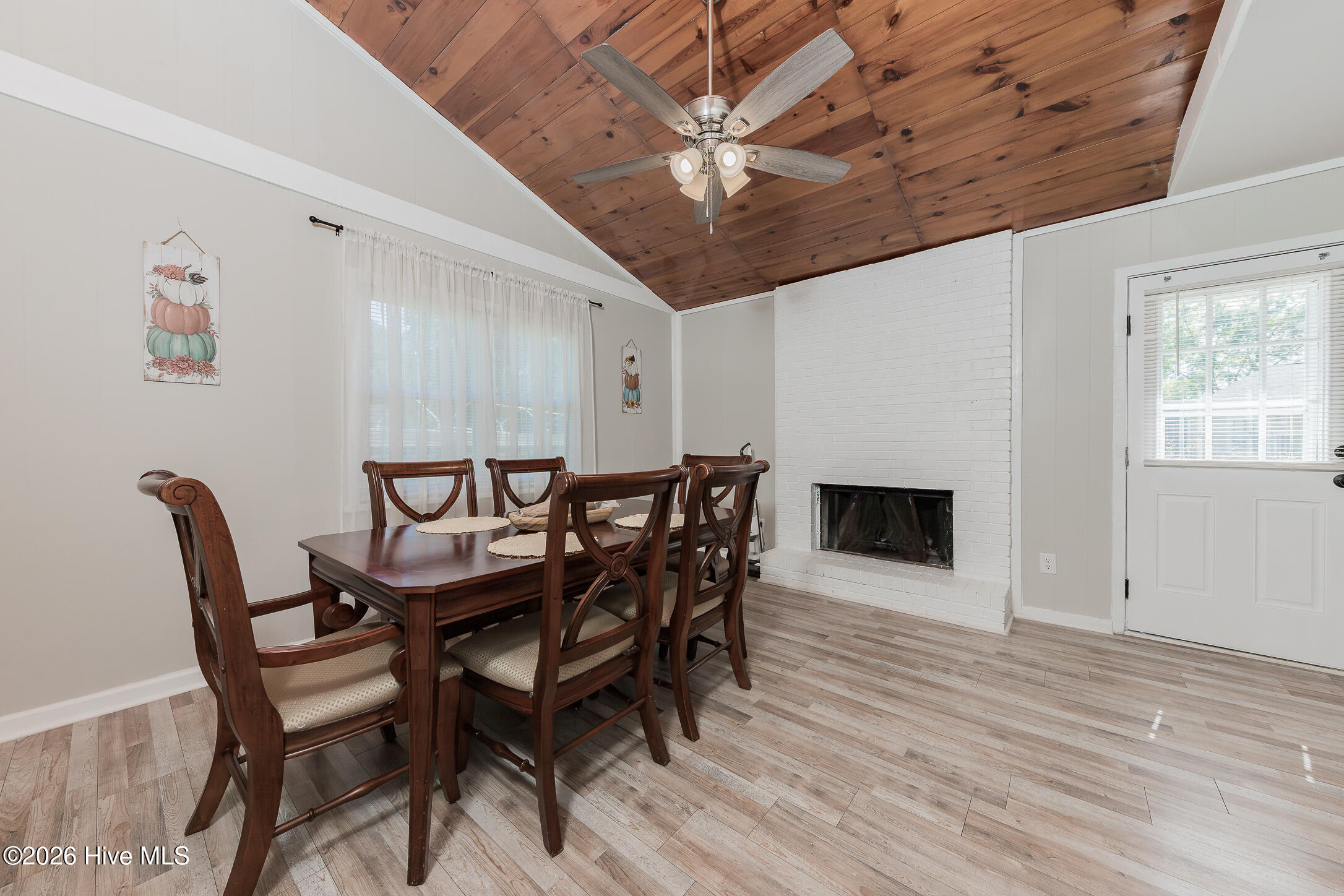 100566387 | Photo 20