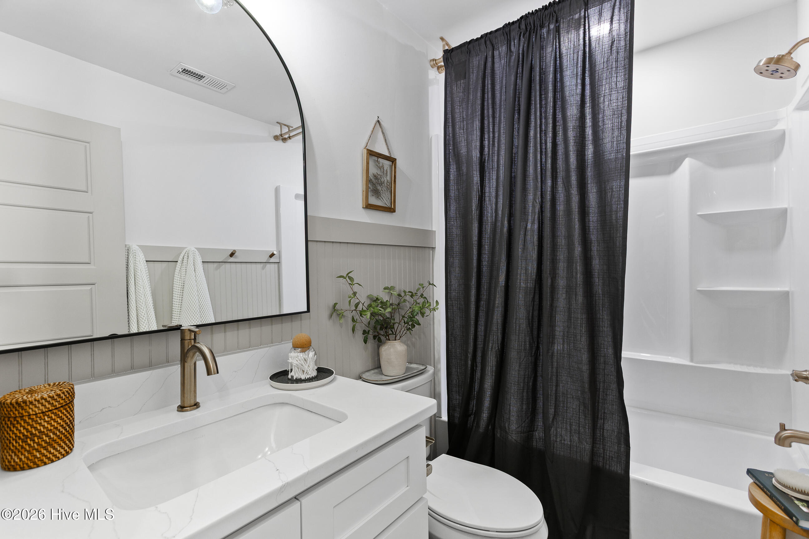 100566396 | Photo 24