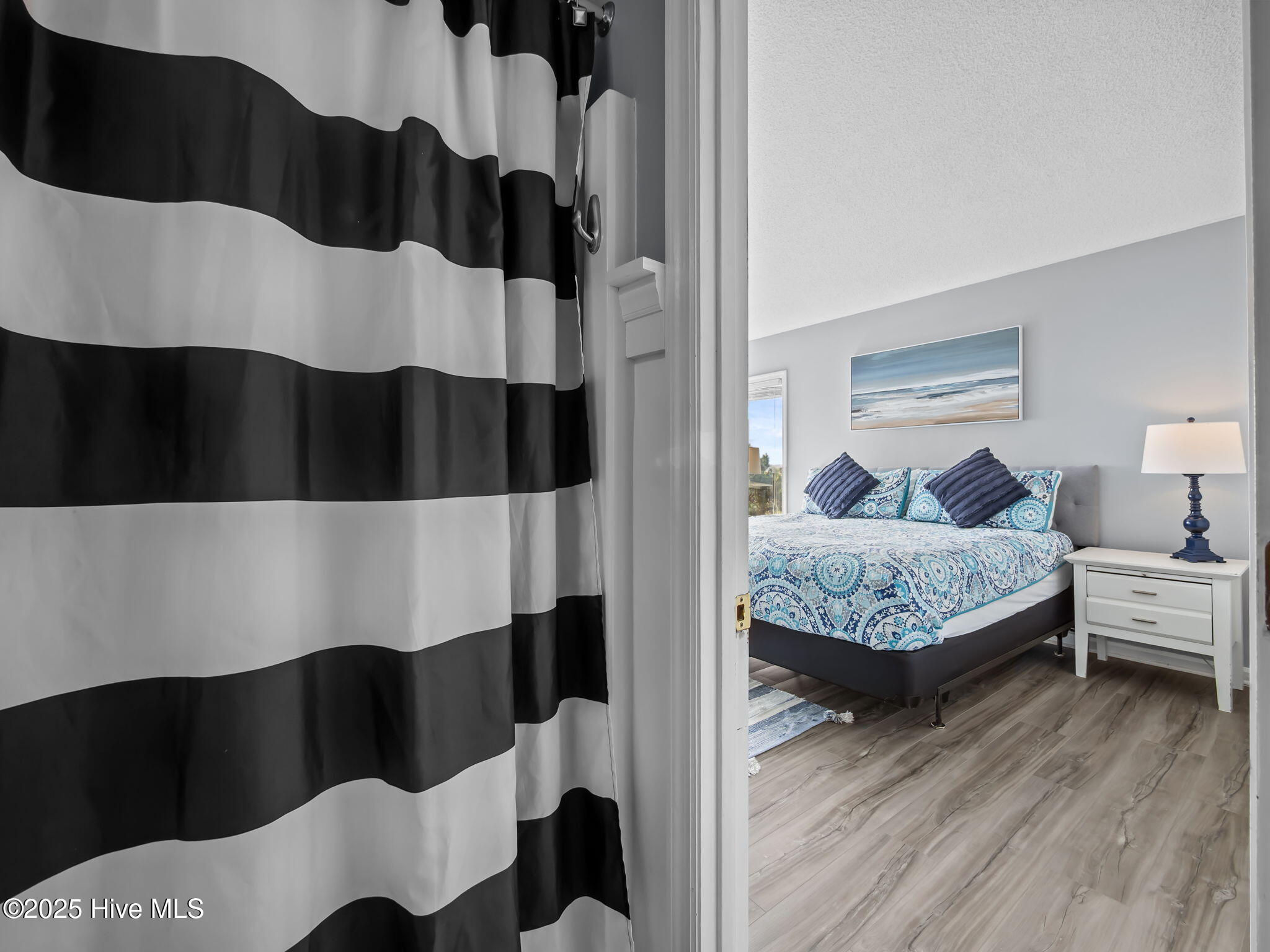 100534121 | Photo 23