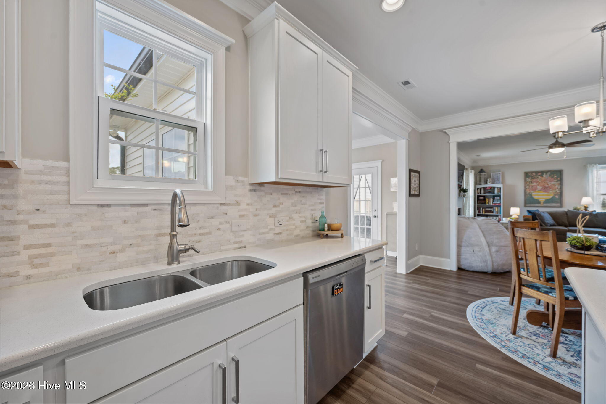 100564361 | Photo 18