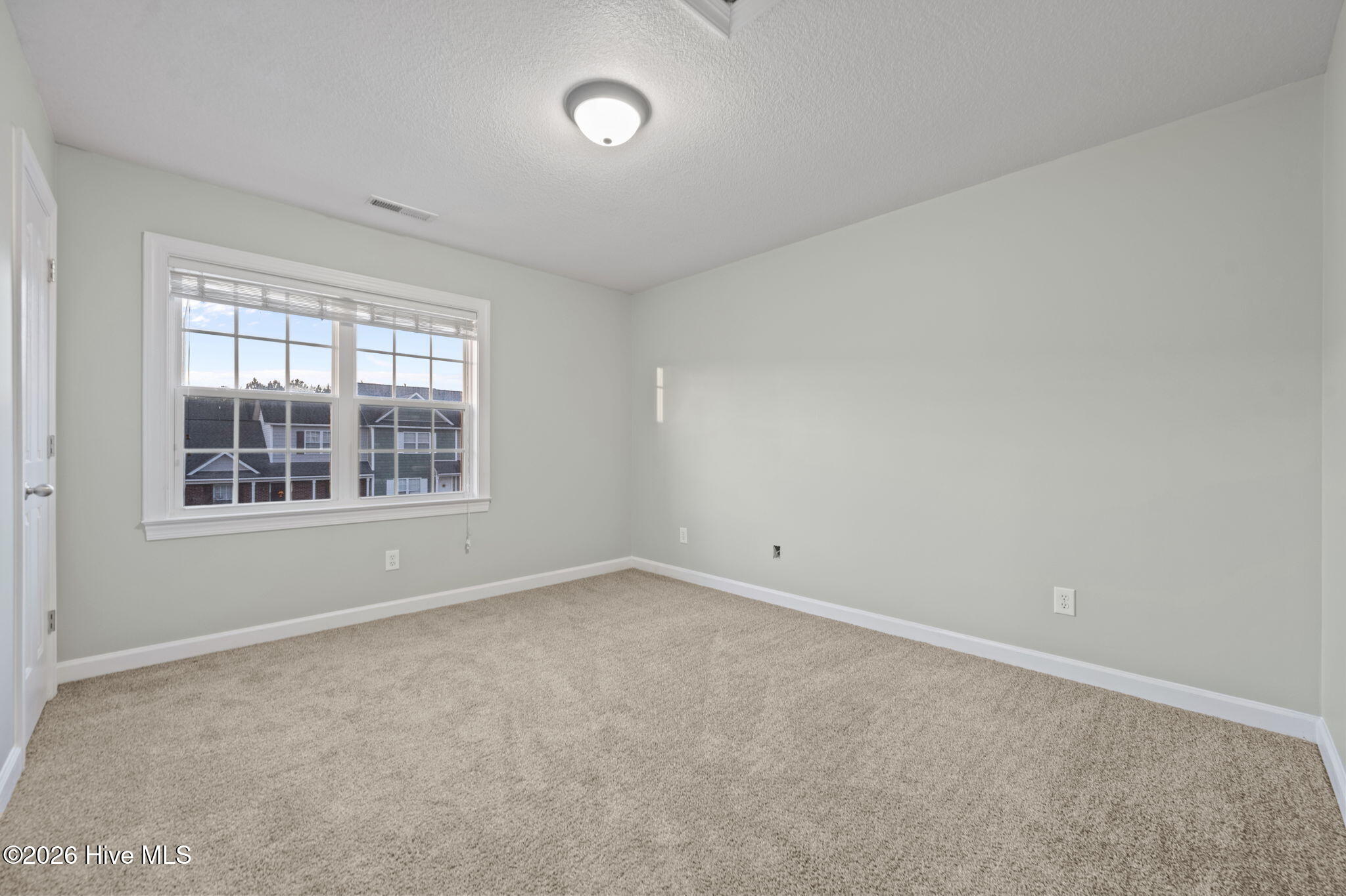 100548388 | Photo 13