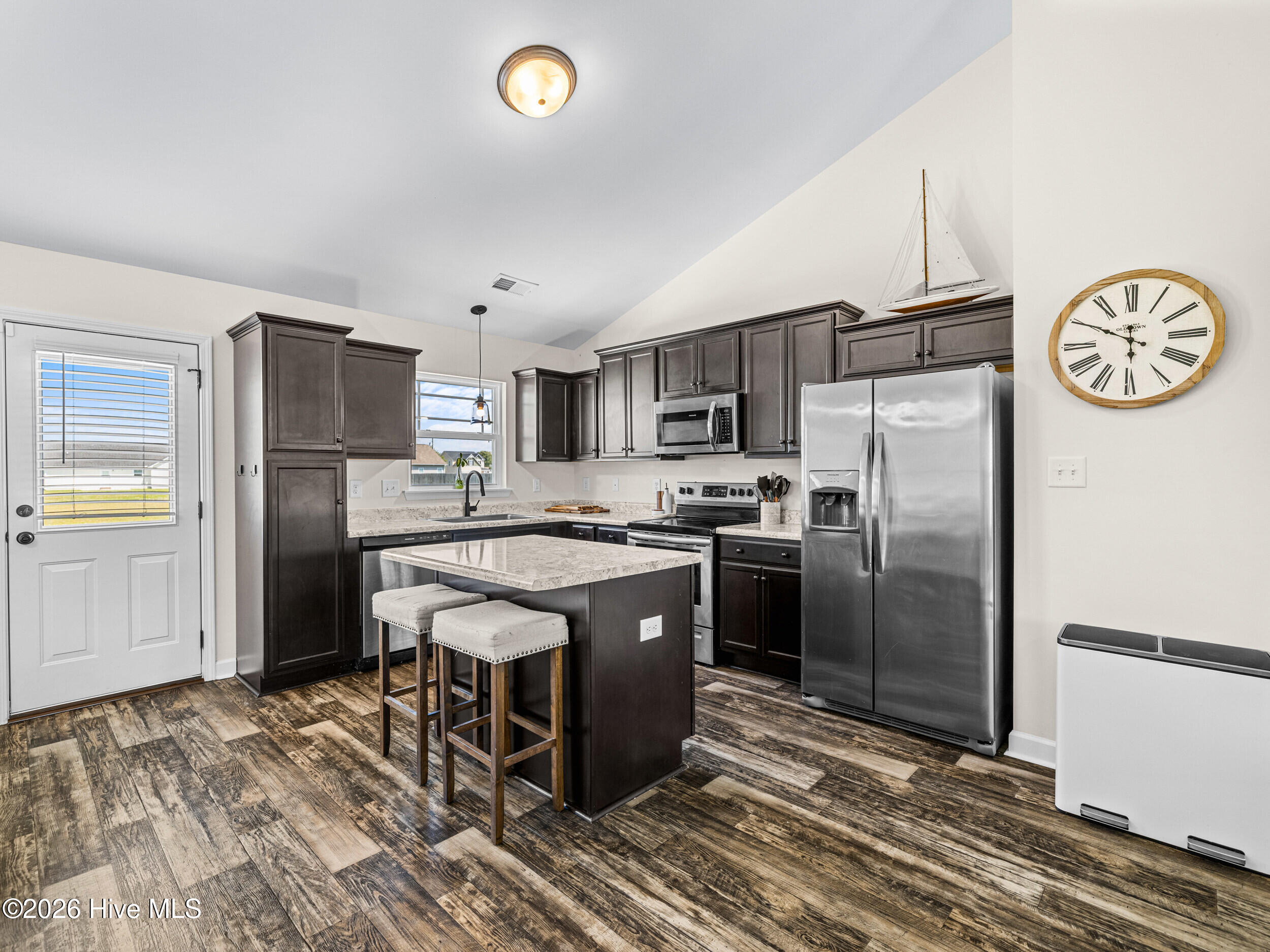 100569588 | Photo 10