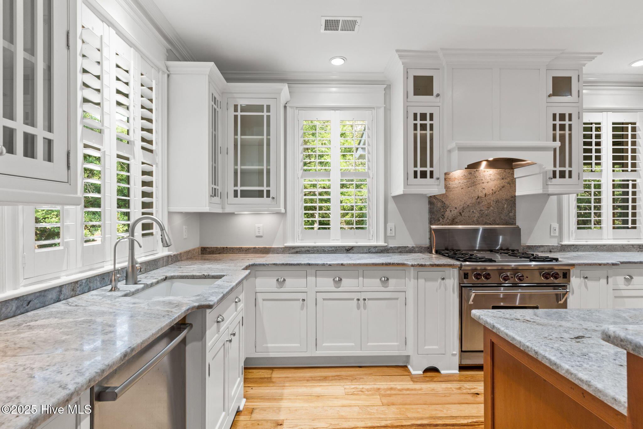 100512246 | Photo 13