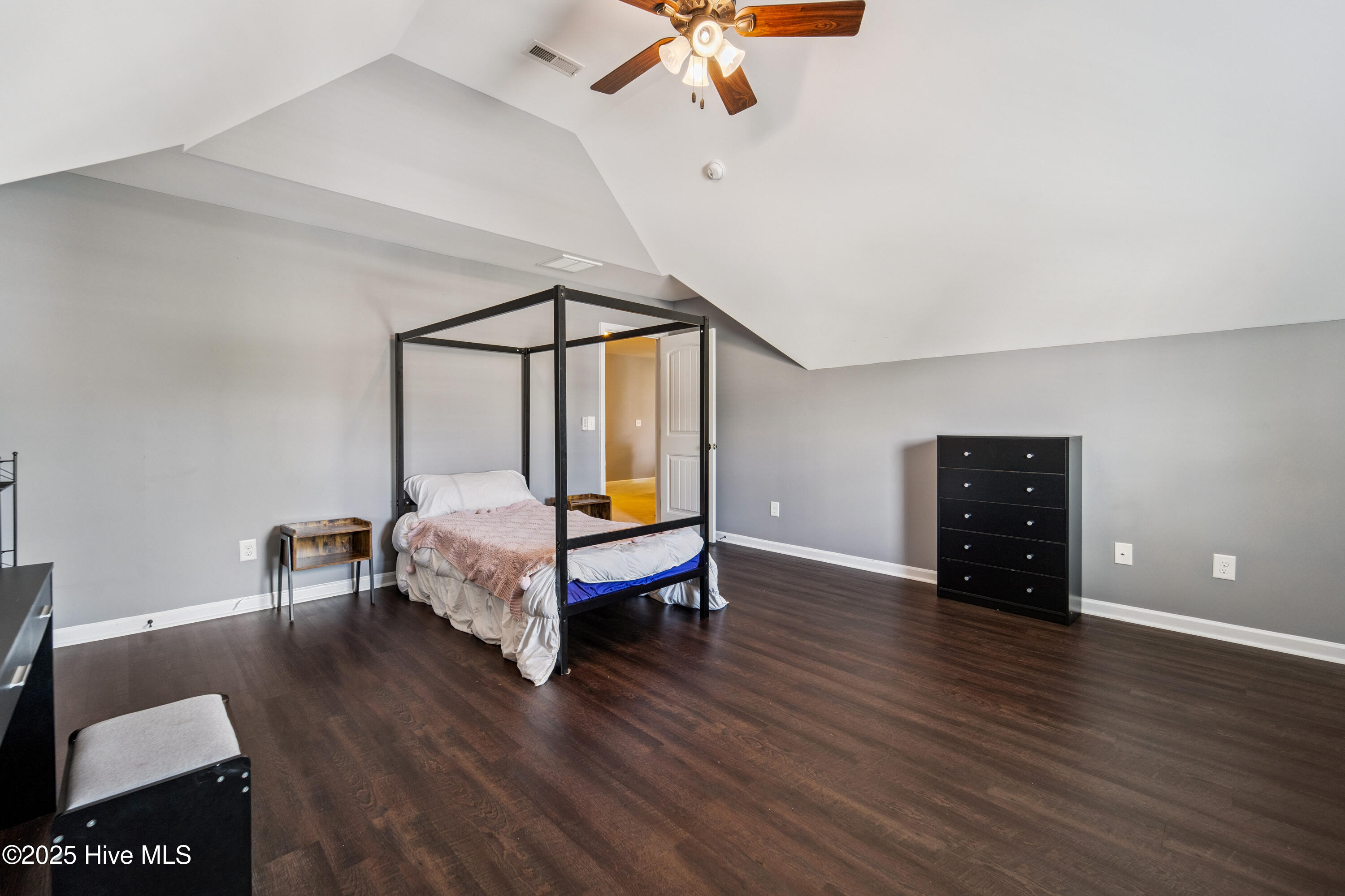 100516932 | Photo 48