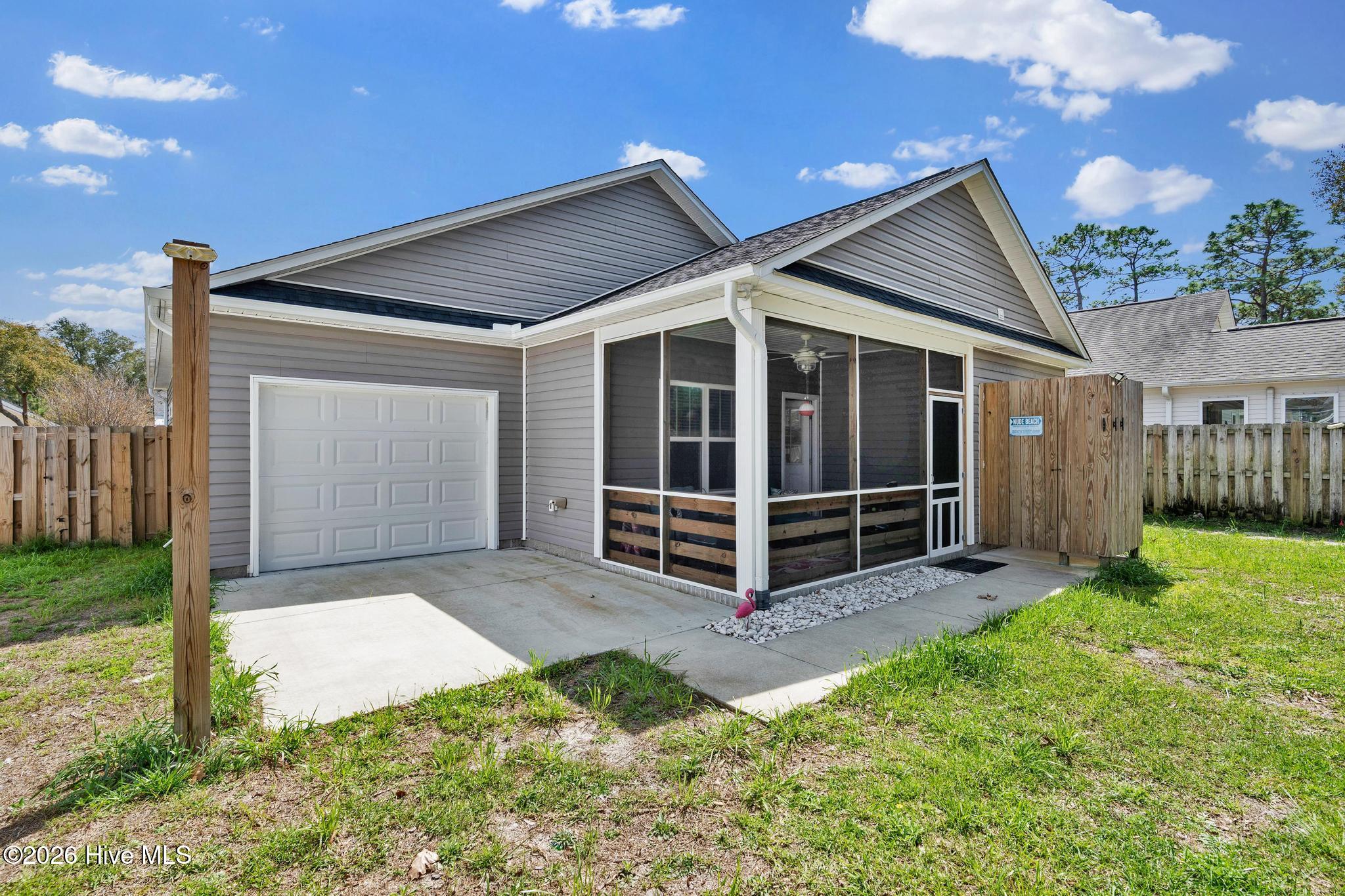 100564168 | Photo 26