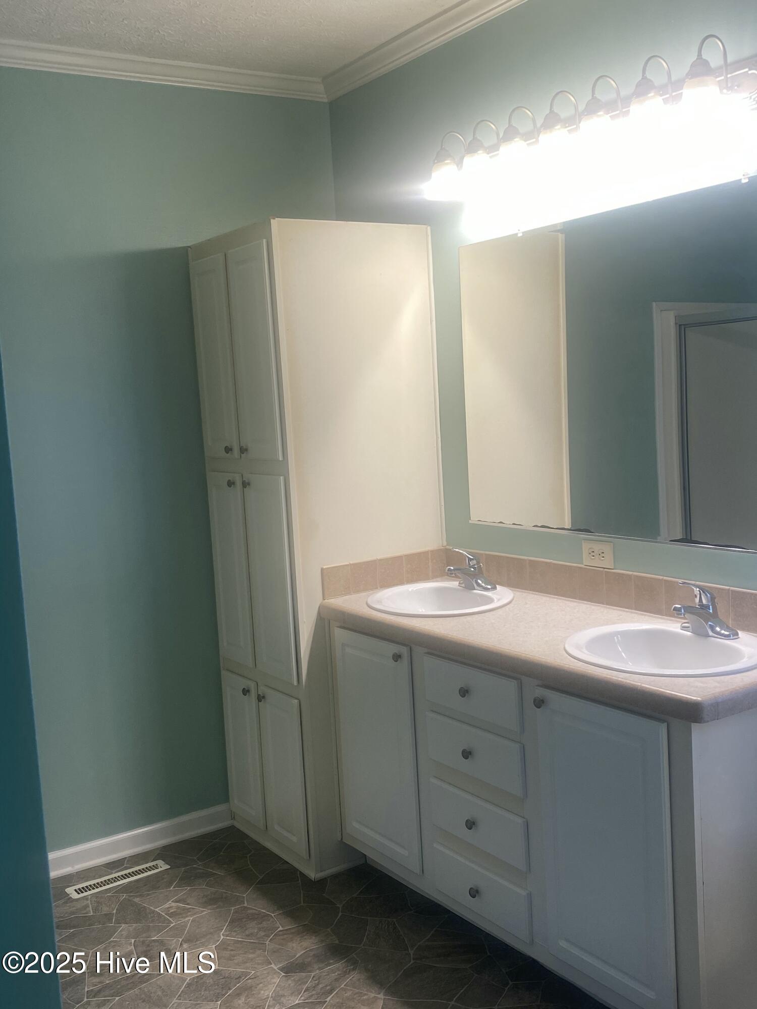 152 Meadowlark Lane,Newport