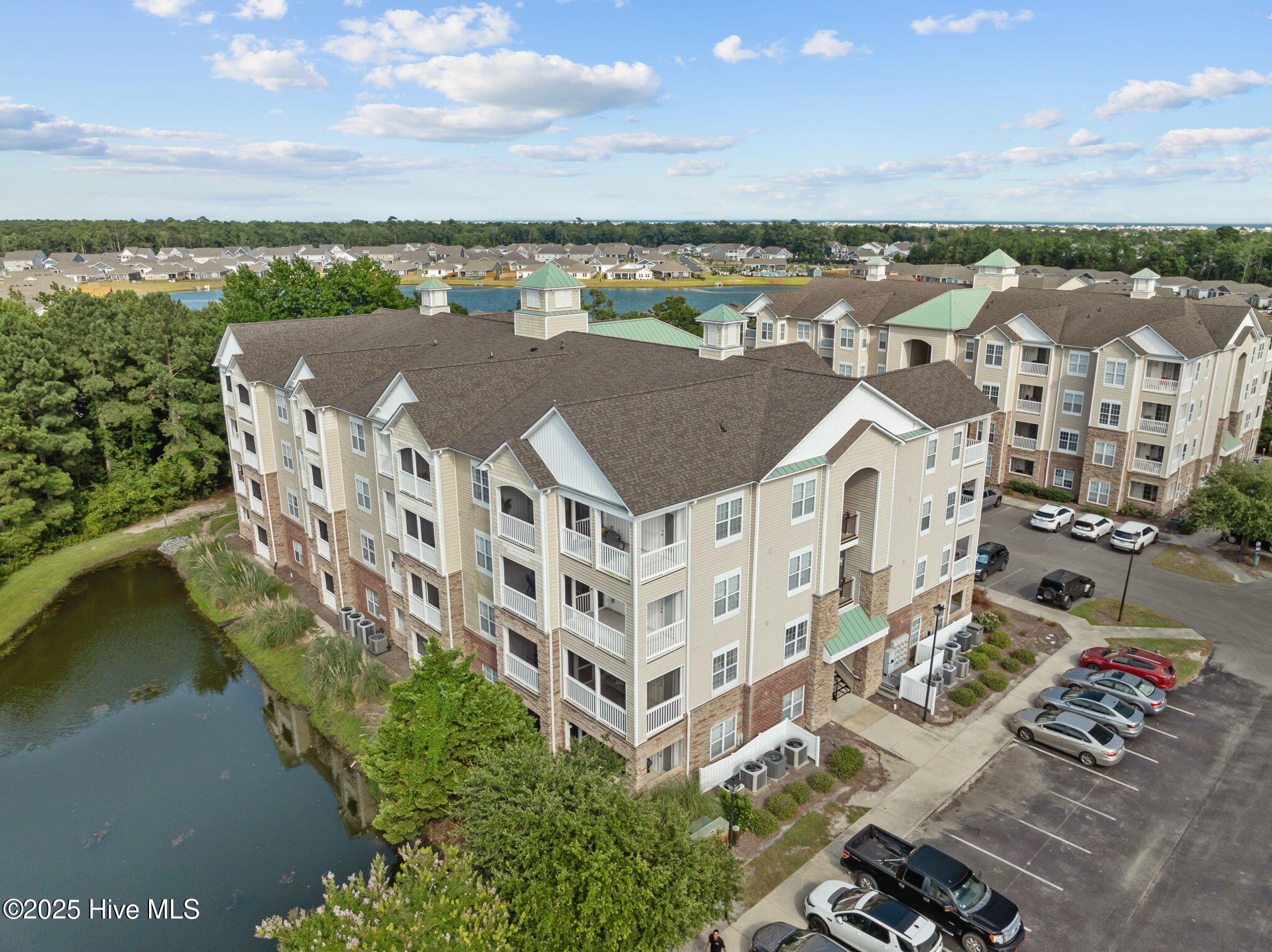 100506684 | Photo 42