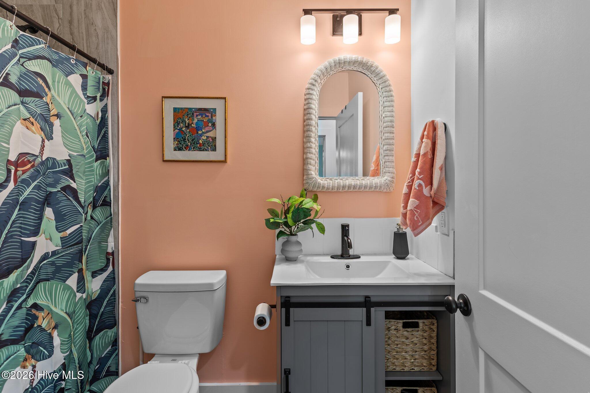 100566277 | Photo 46