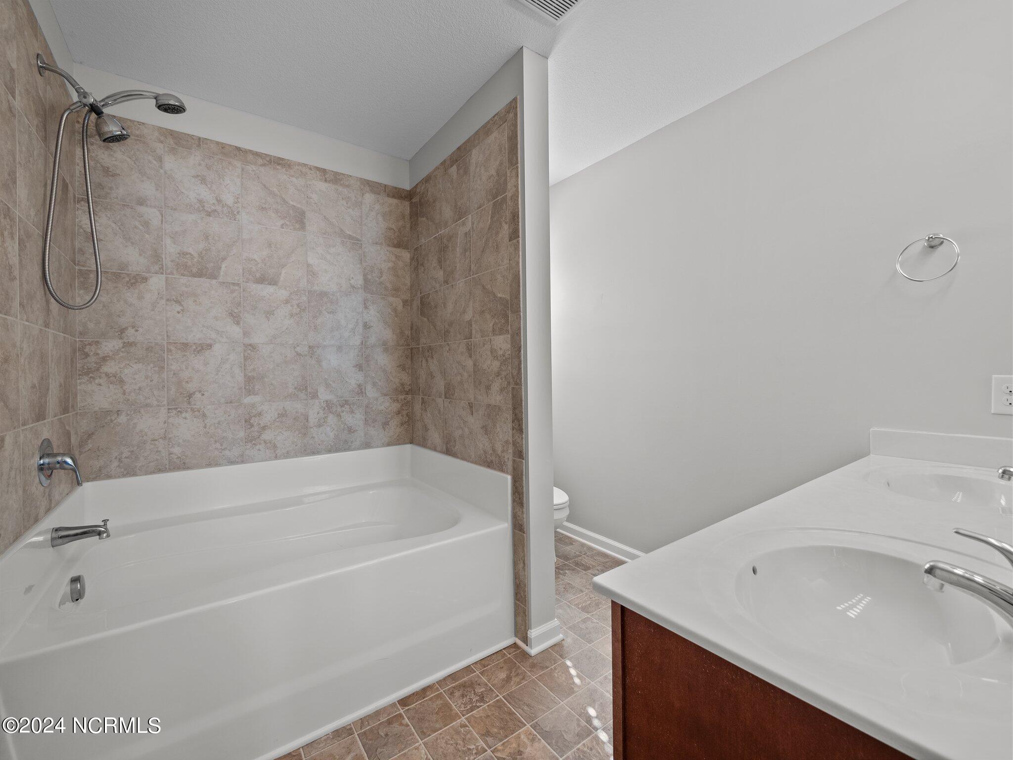 100541428 | Photo 18