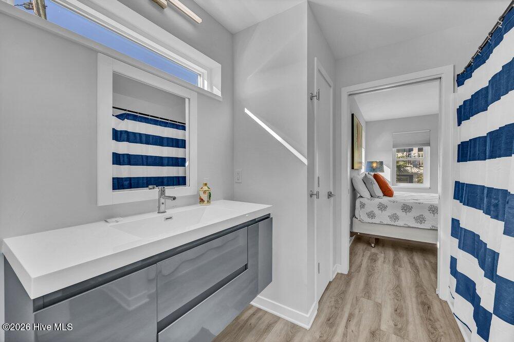 100550491 | Photo 17