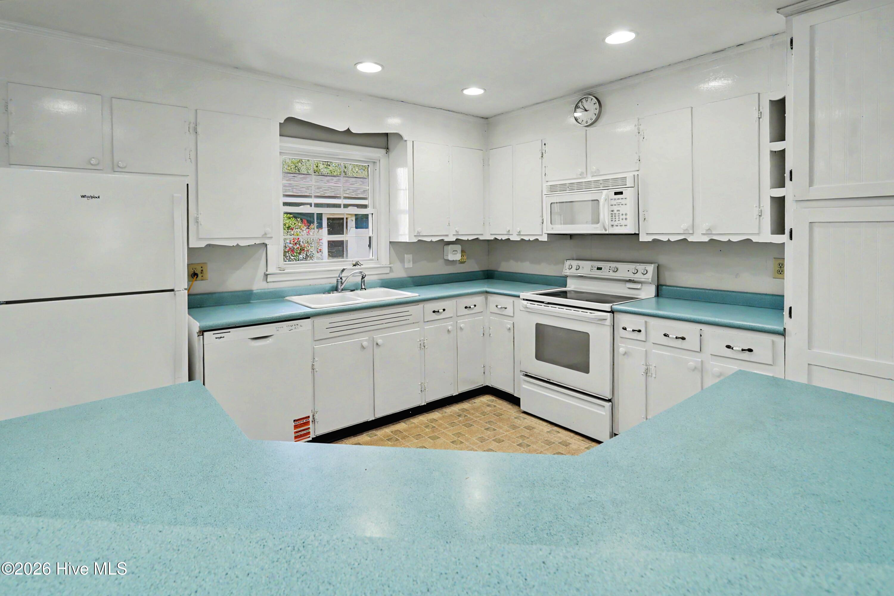 100561205 | Photo 16