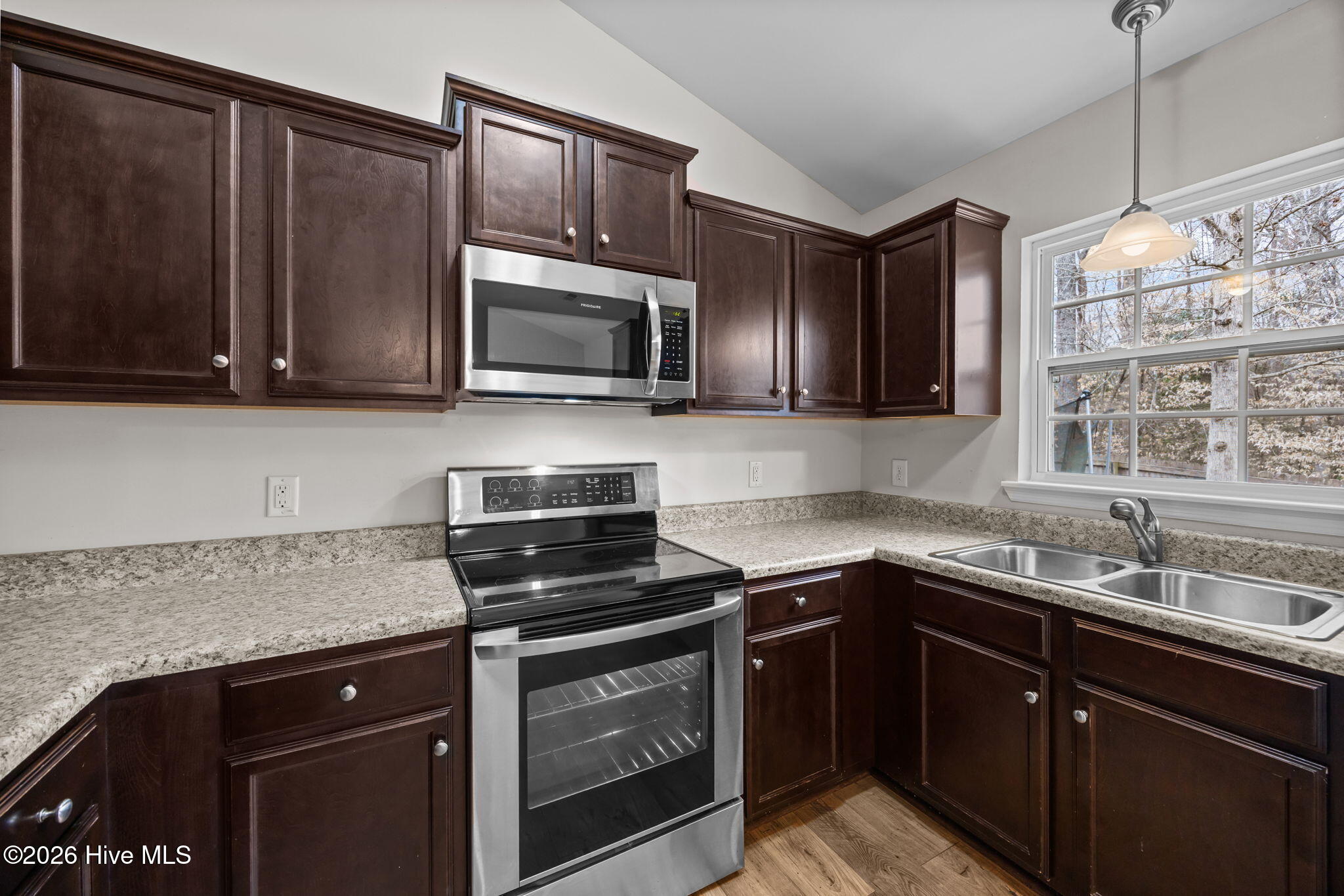 100557959 | Photo 16