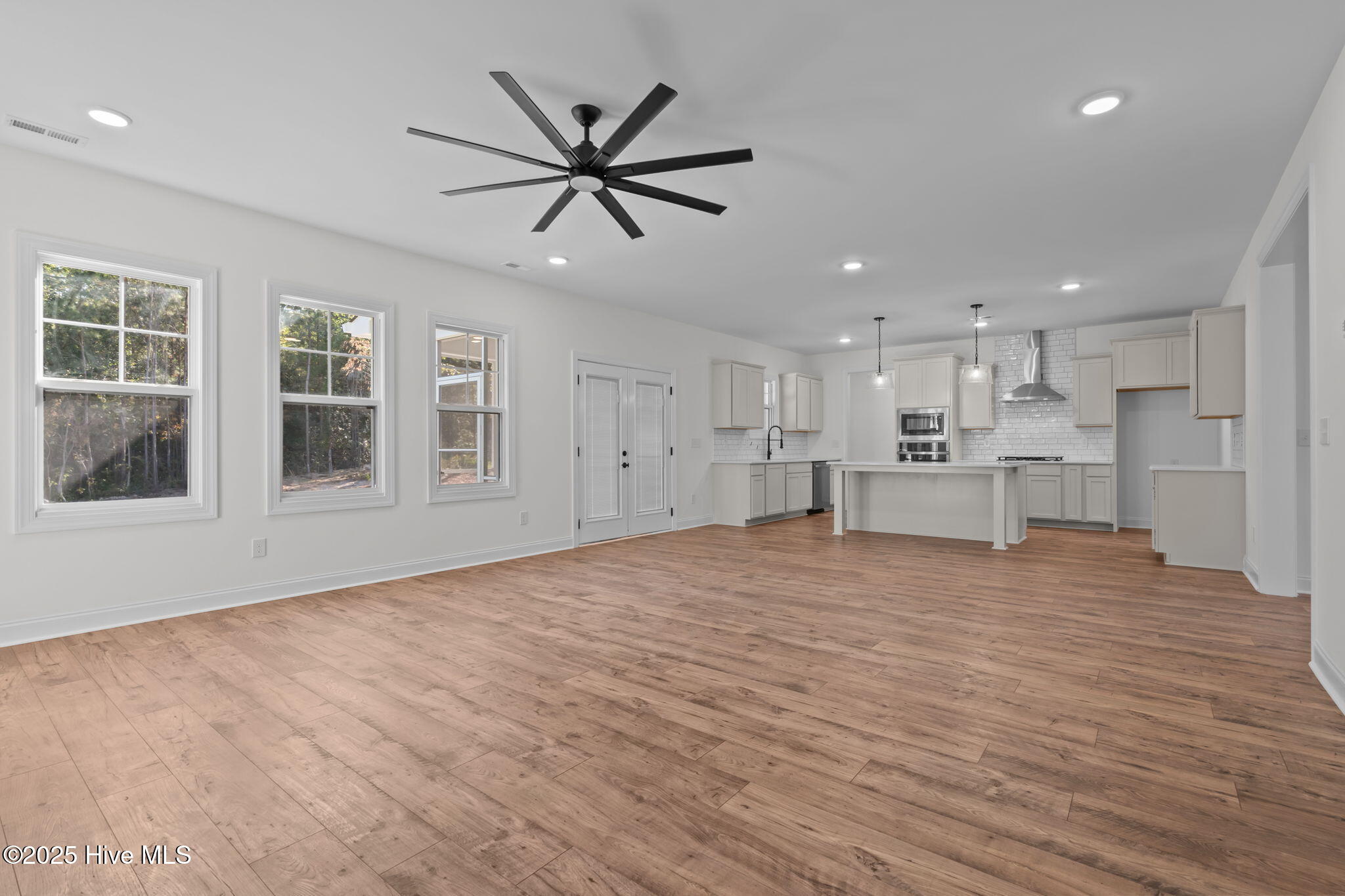 150 Hickory Pointer Way