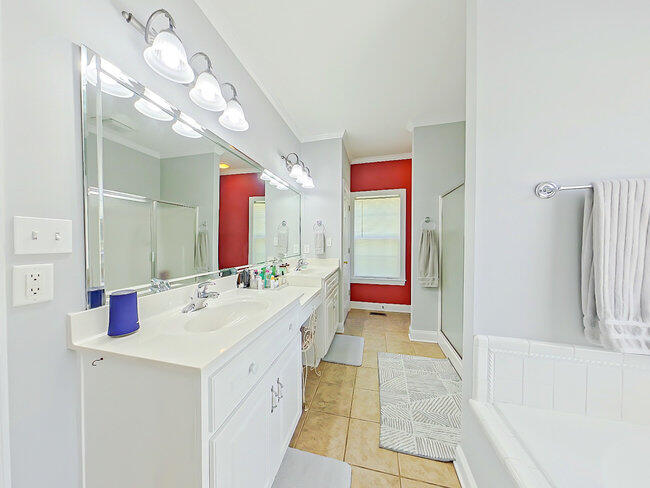 031_7-primary_bathroom_17