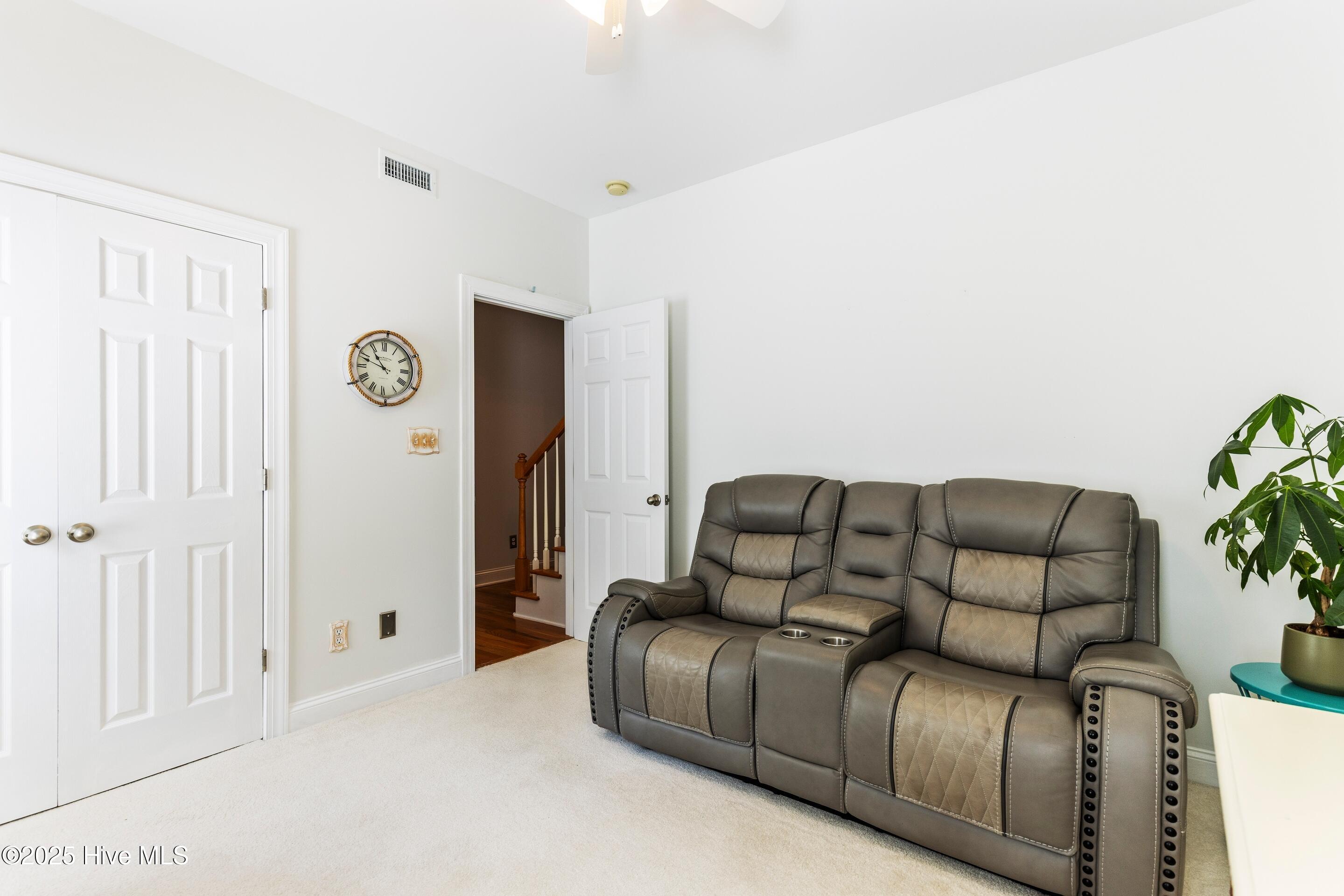 100536475 | Photo 43