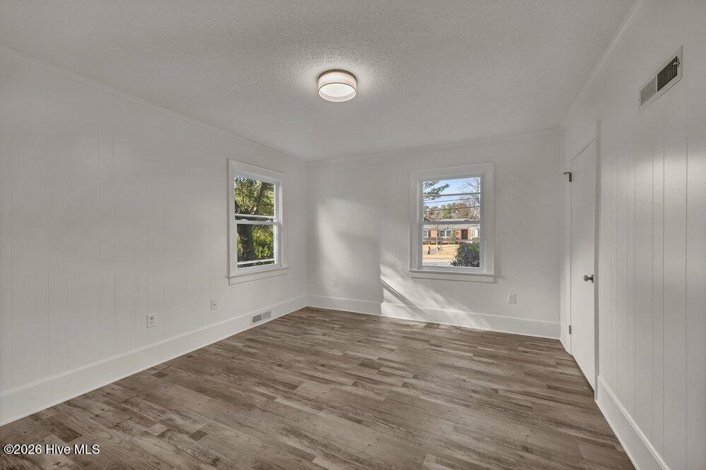 100549662 | Photo 18