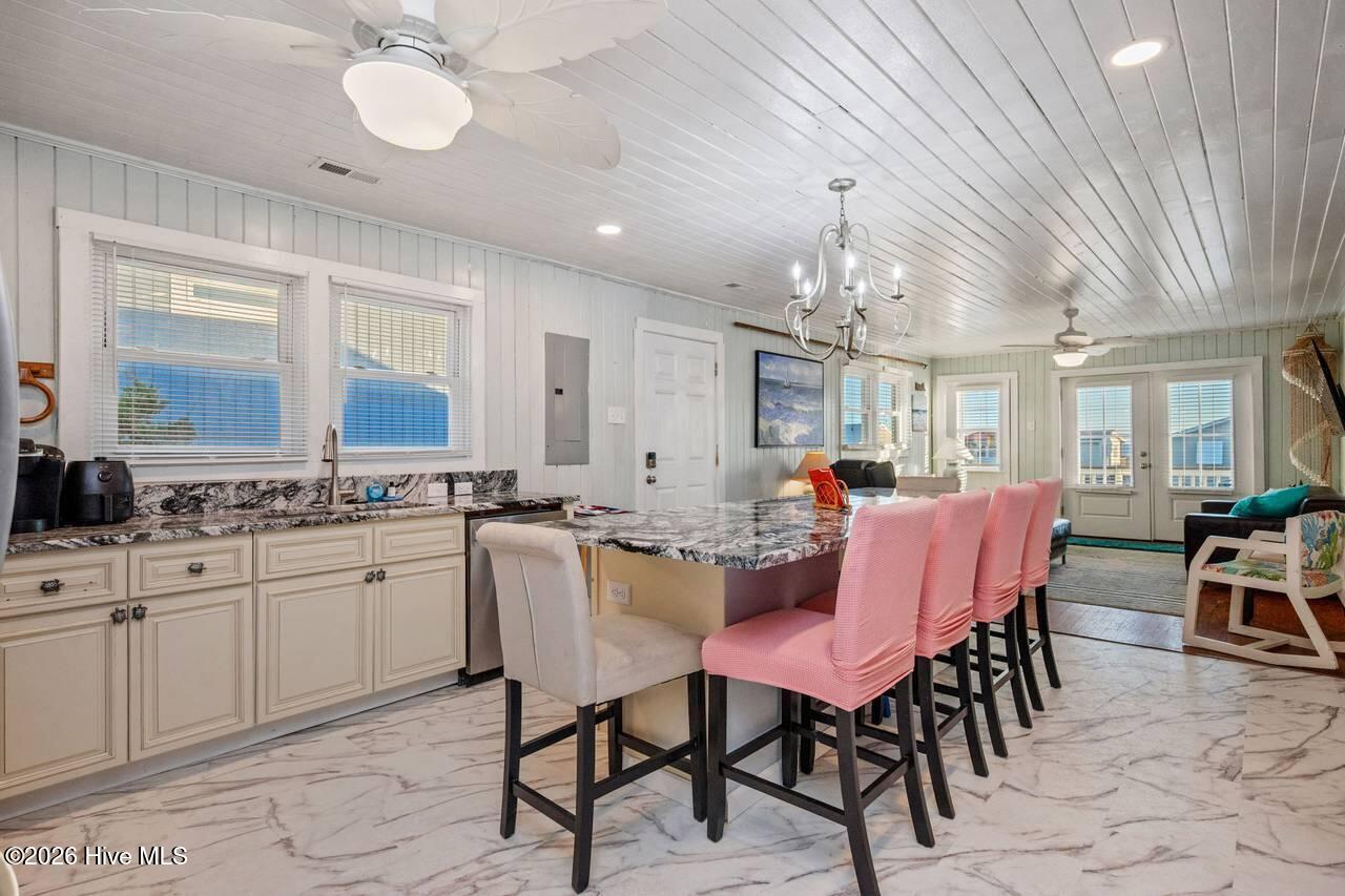 100561729 | Photo 11