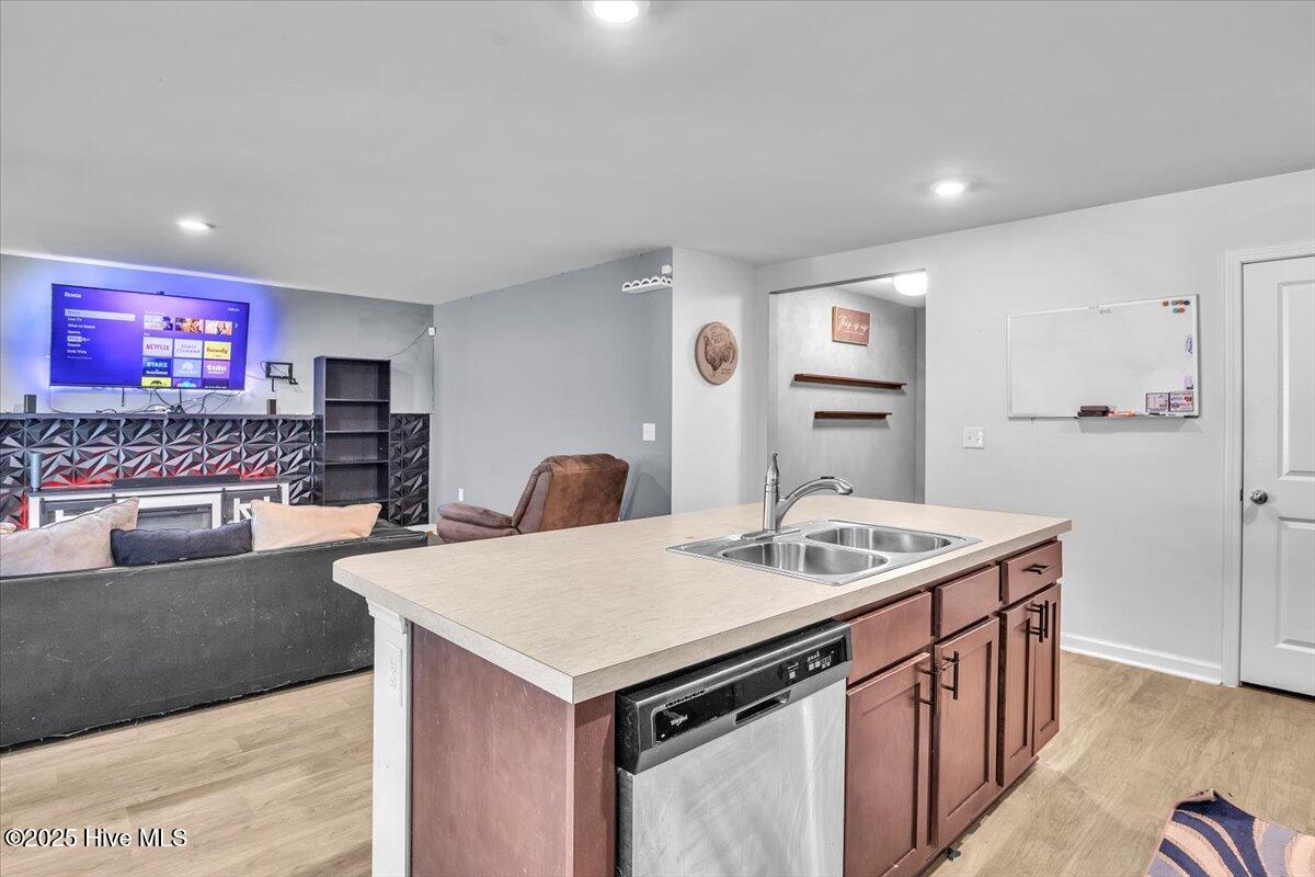 100538073 | Photo 11