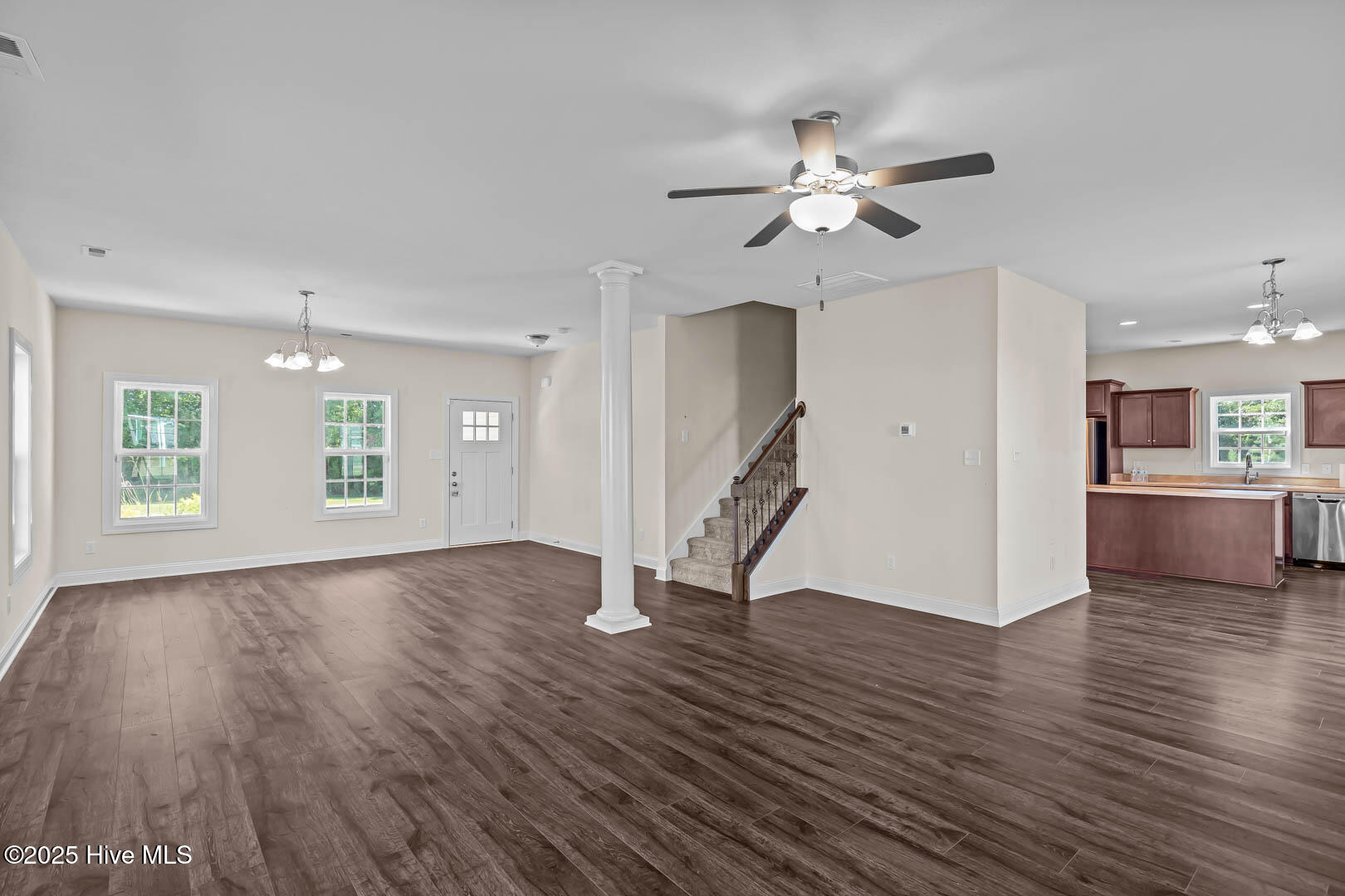 100520139 | Photo 10