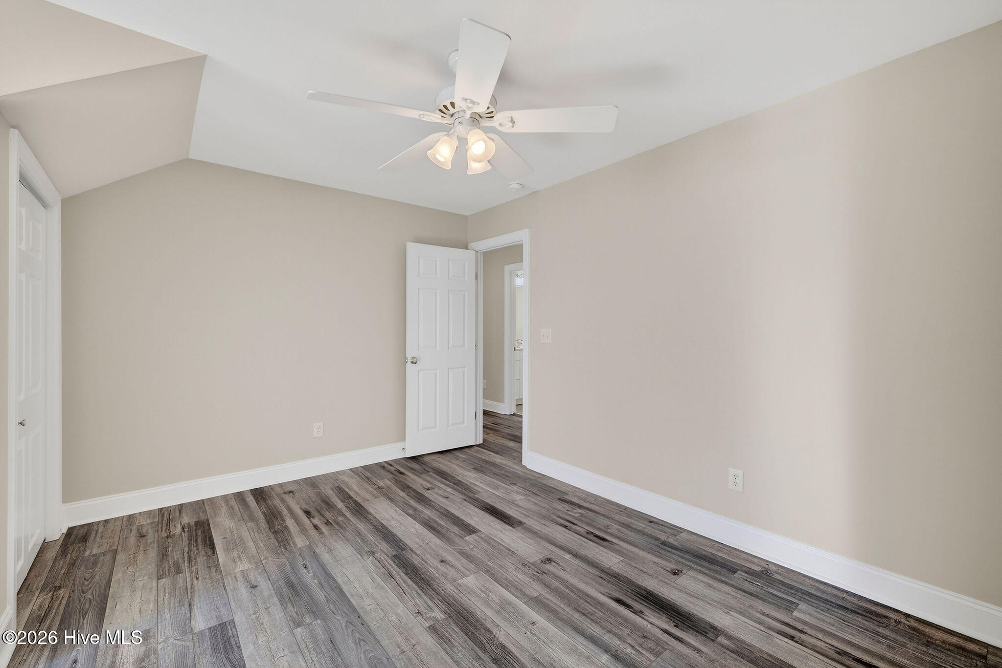 100554466 | Photo 54