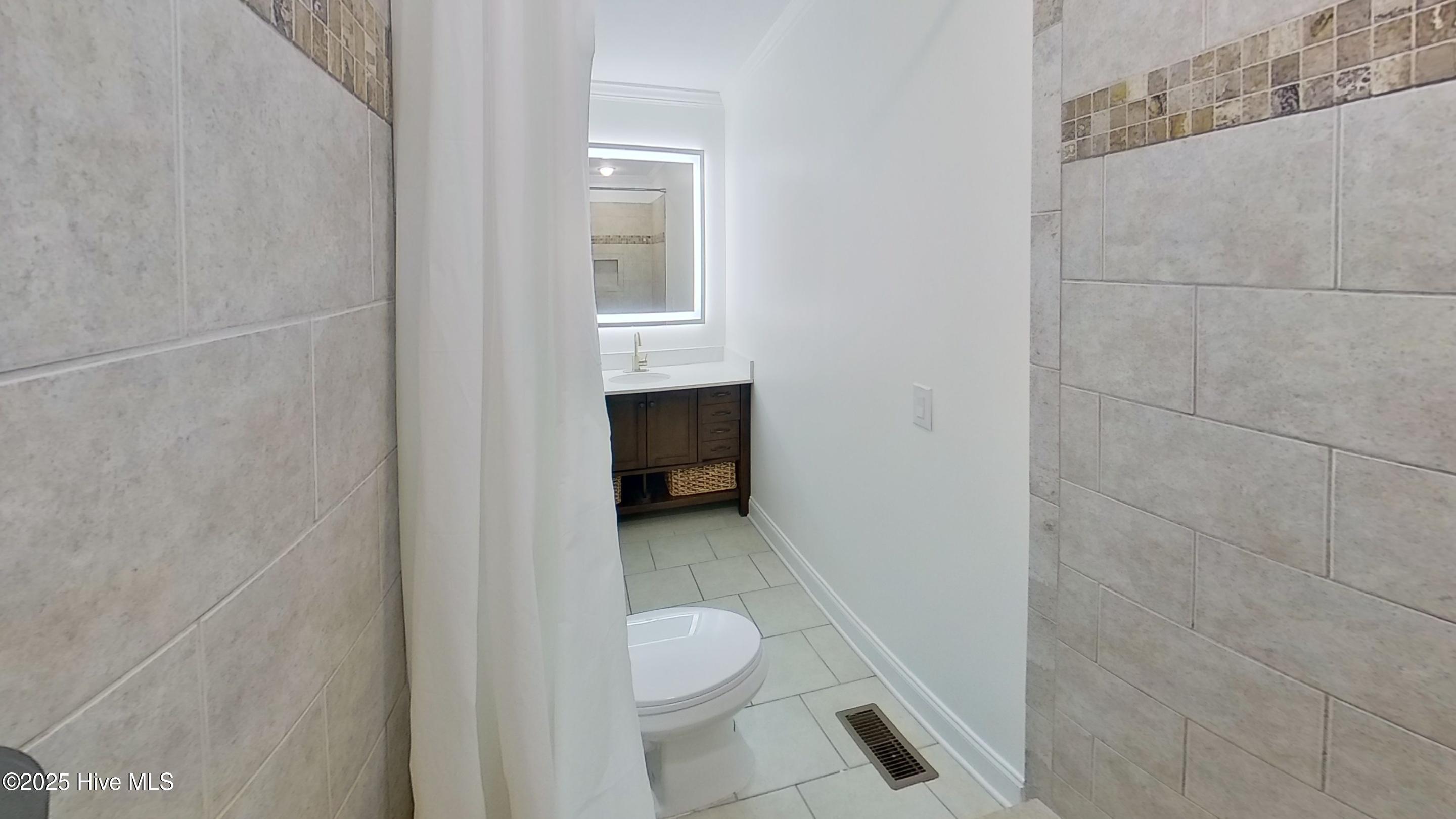 100544095 | Photo 32