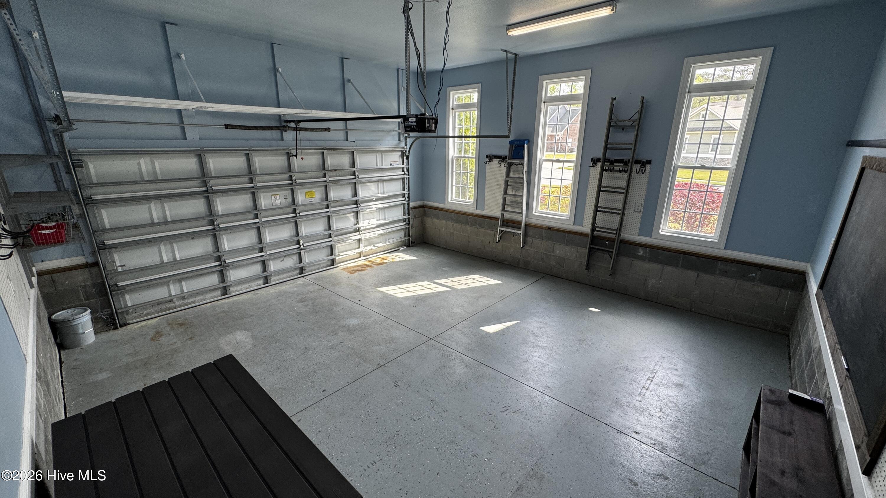 100565264 | Photo 37