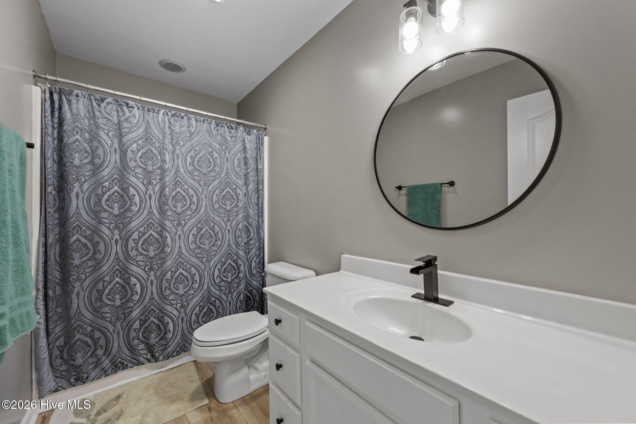 100560340 | Photo 33