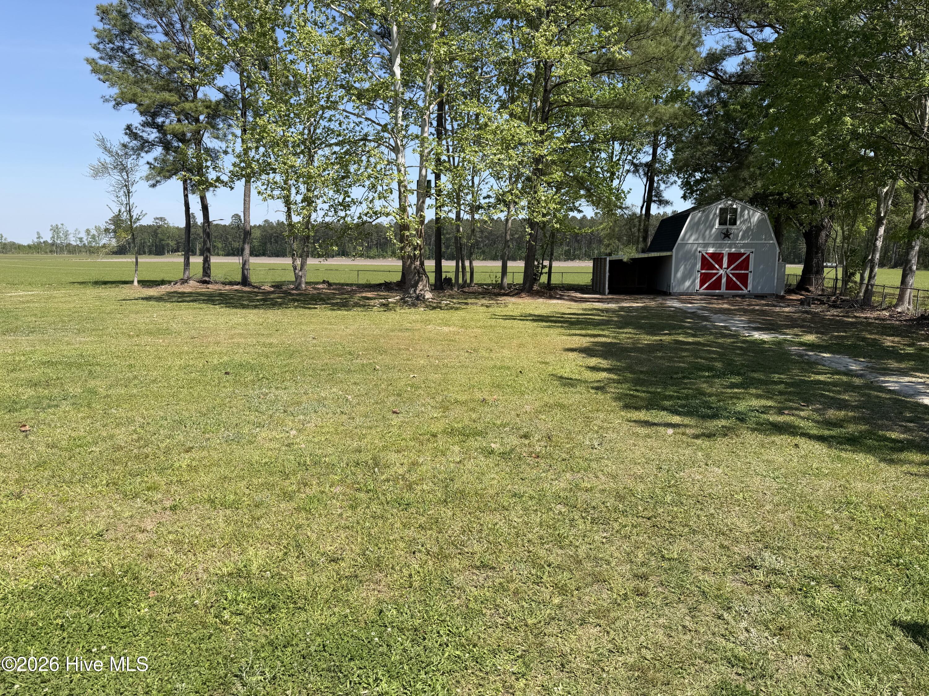 100568098 | Photo 23