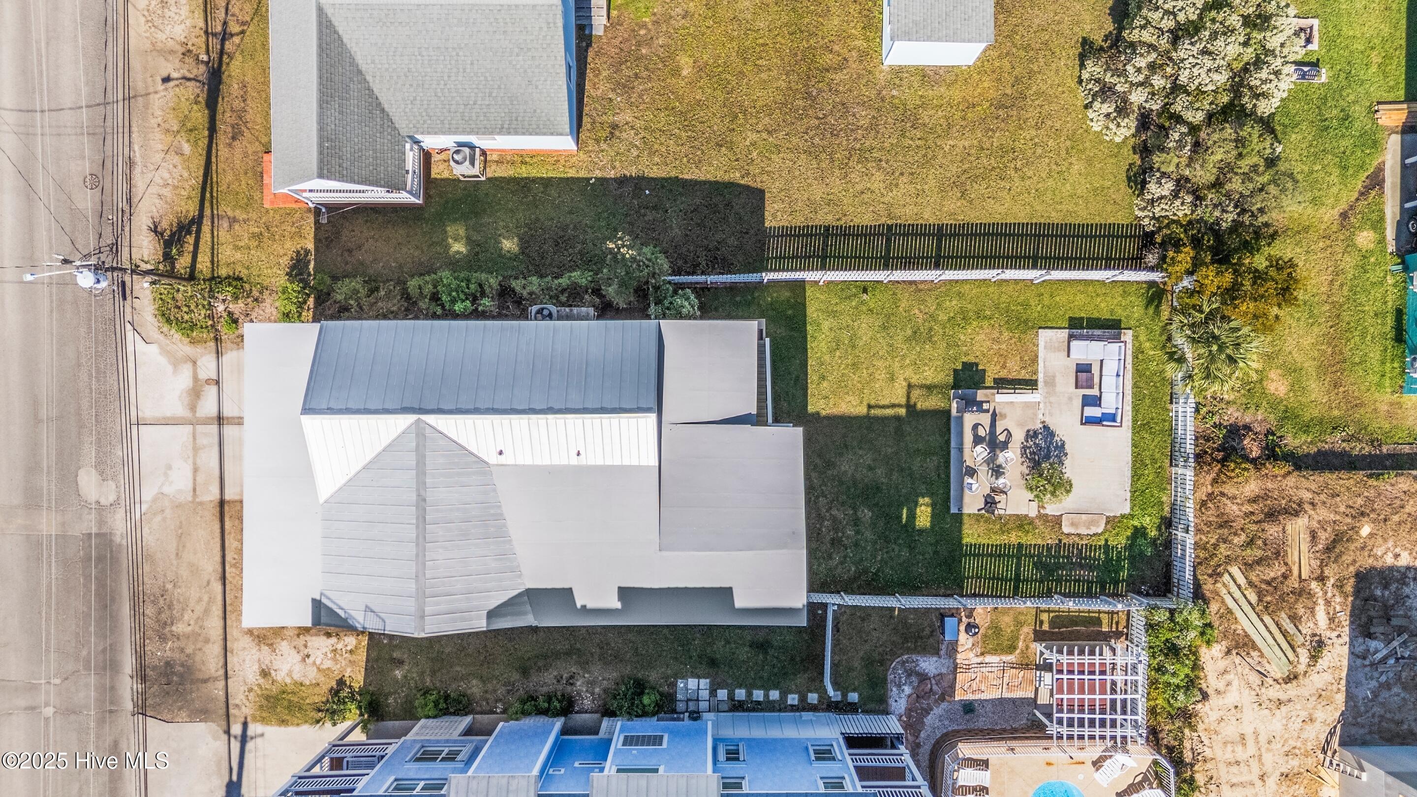 100567427 | Photo 51