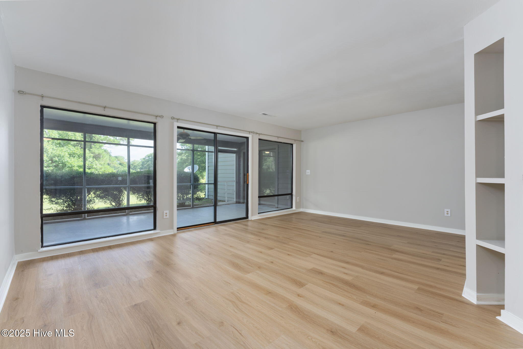 100519799 | Photo 16