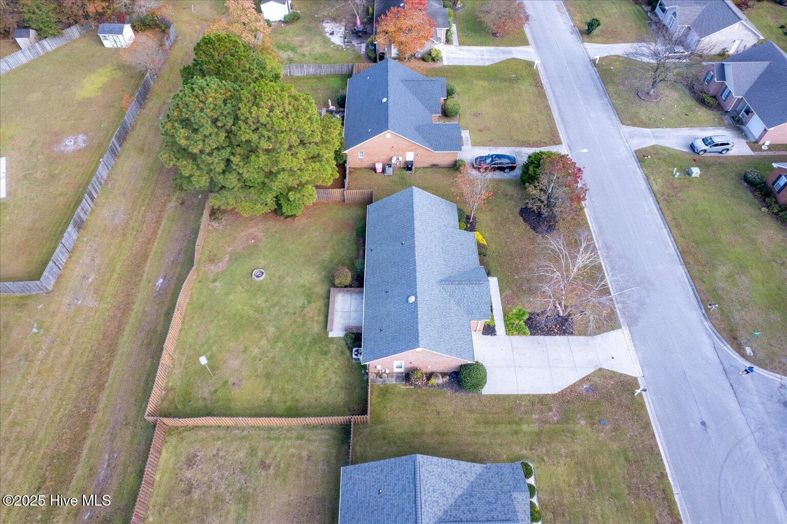 100540475 | Photo 33