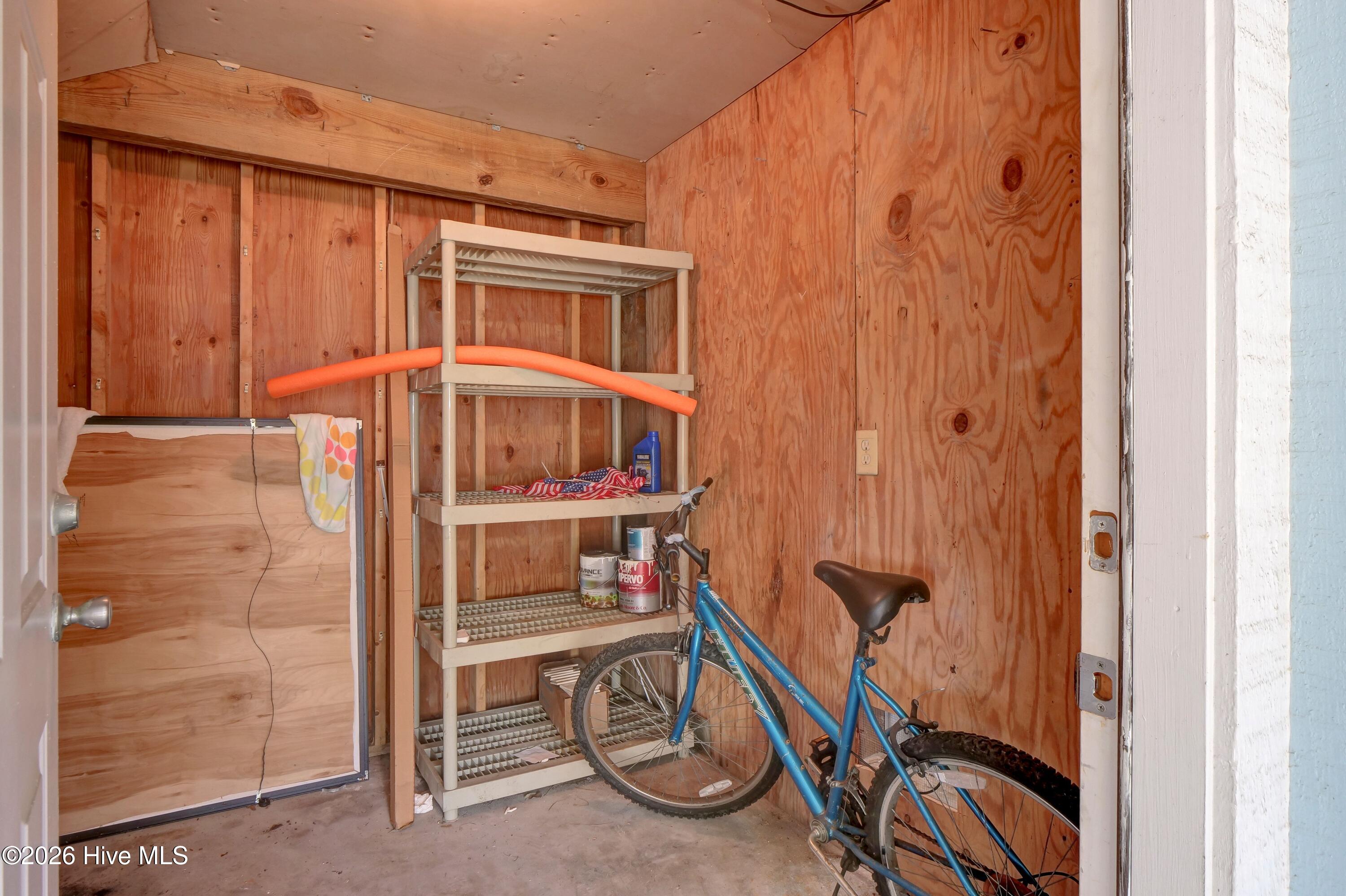 100561645 | Photo 35