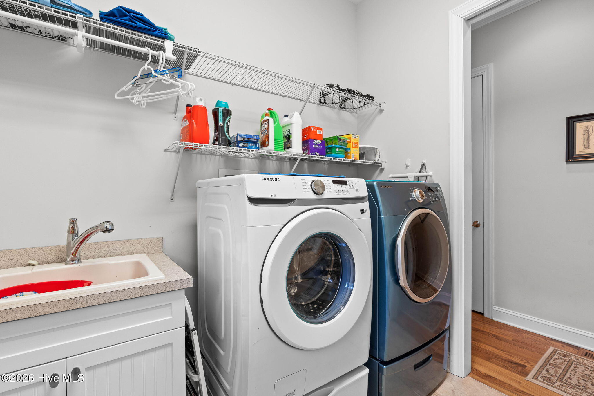 100553770 | Photo 47