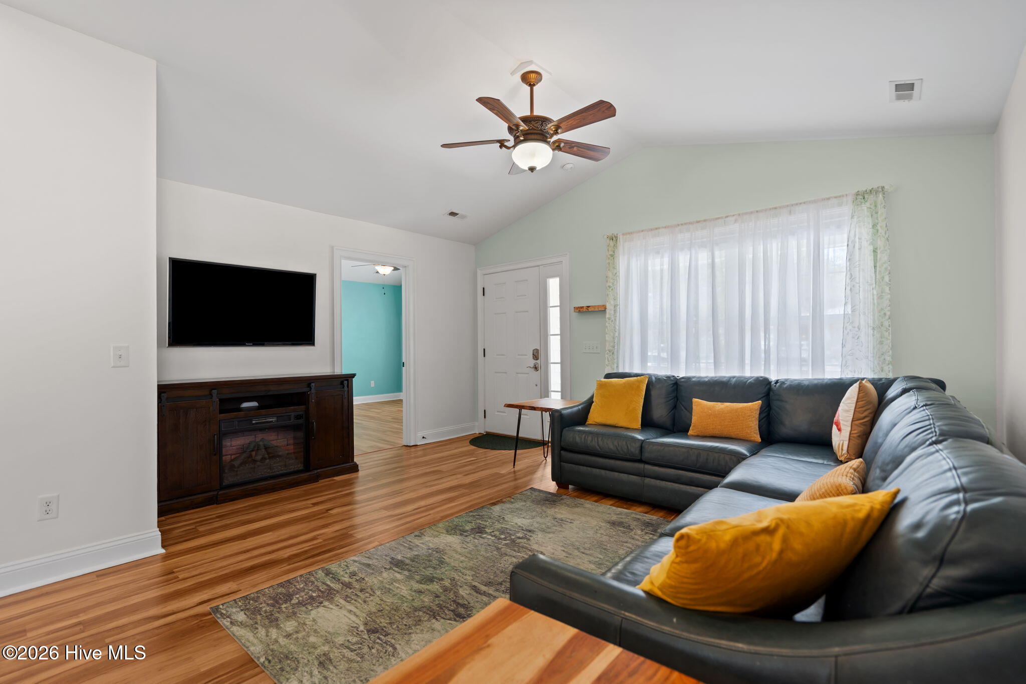 100566759 | Photo 10