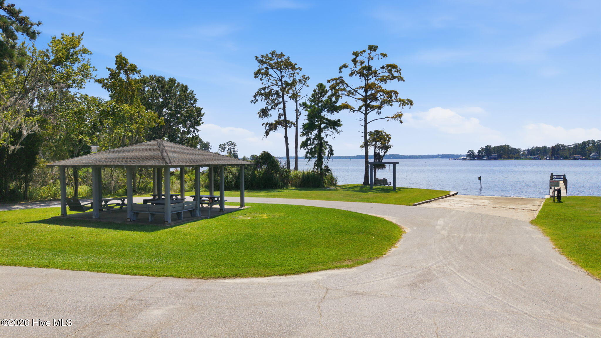 AMENITIES: BOAT RAMP AREA