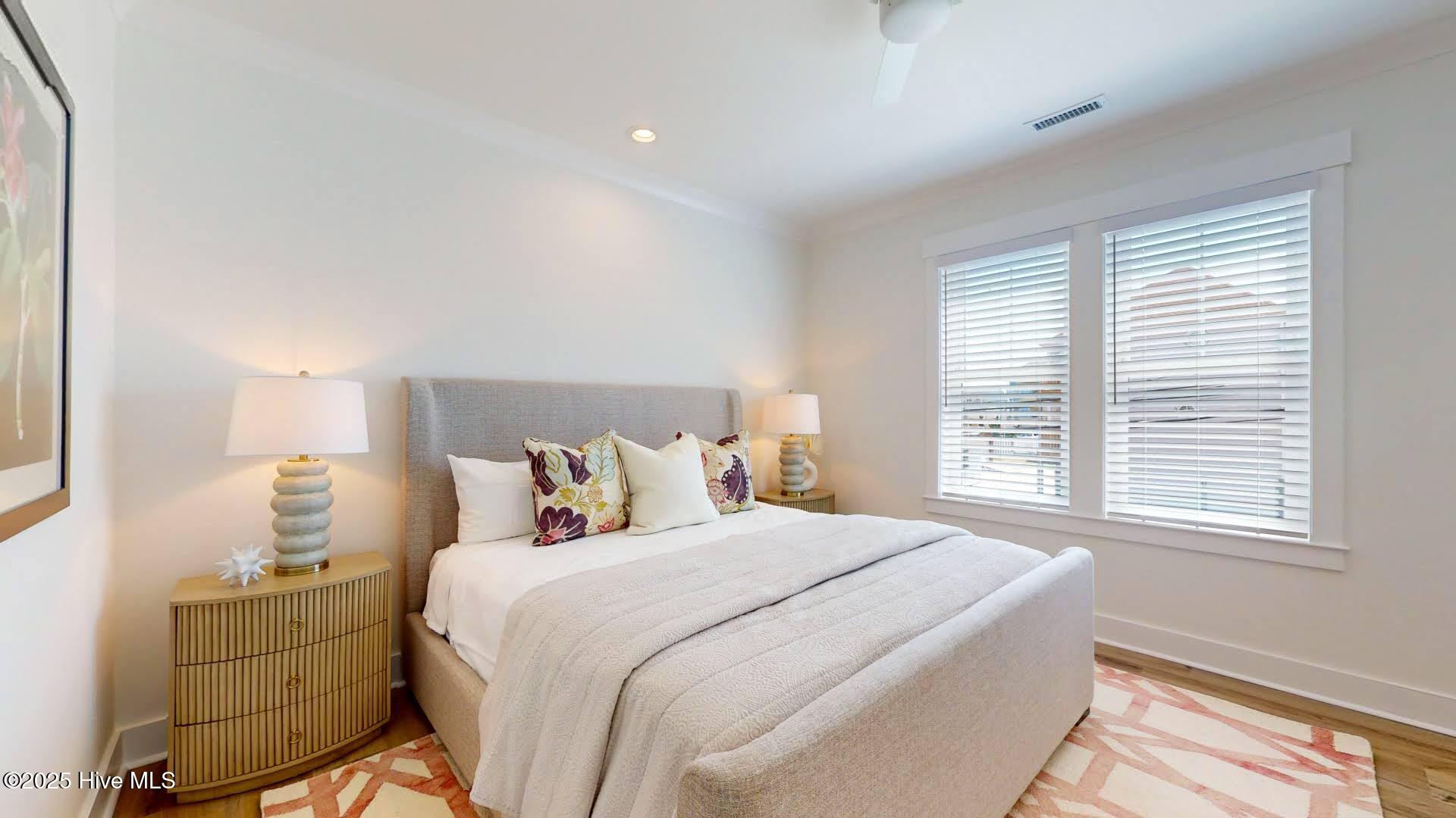 100560716 | Photo 67