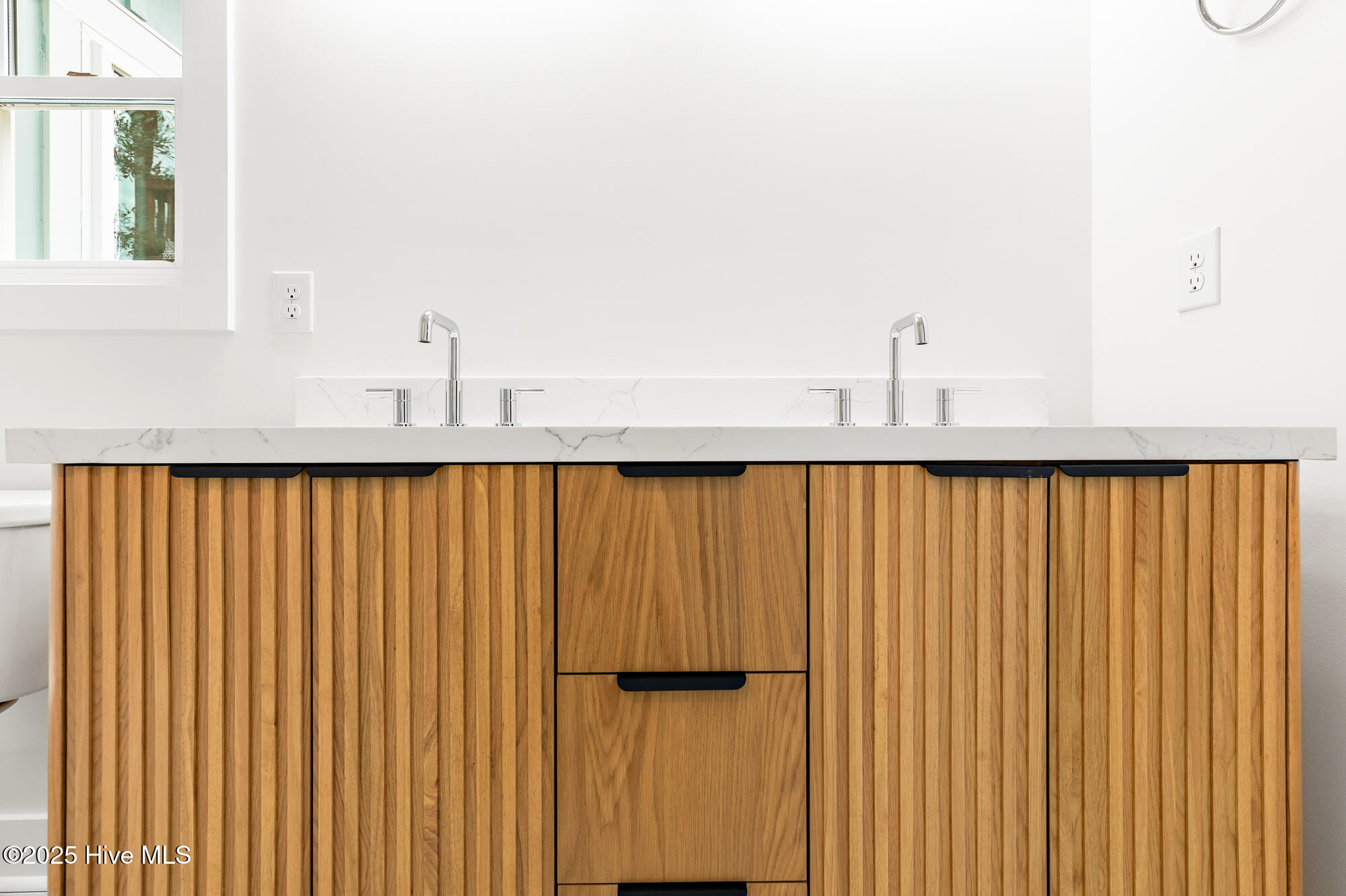 100514744 | Photo 50